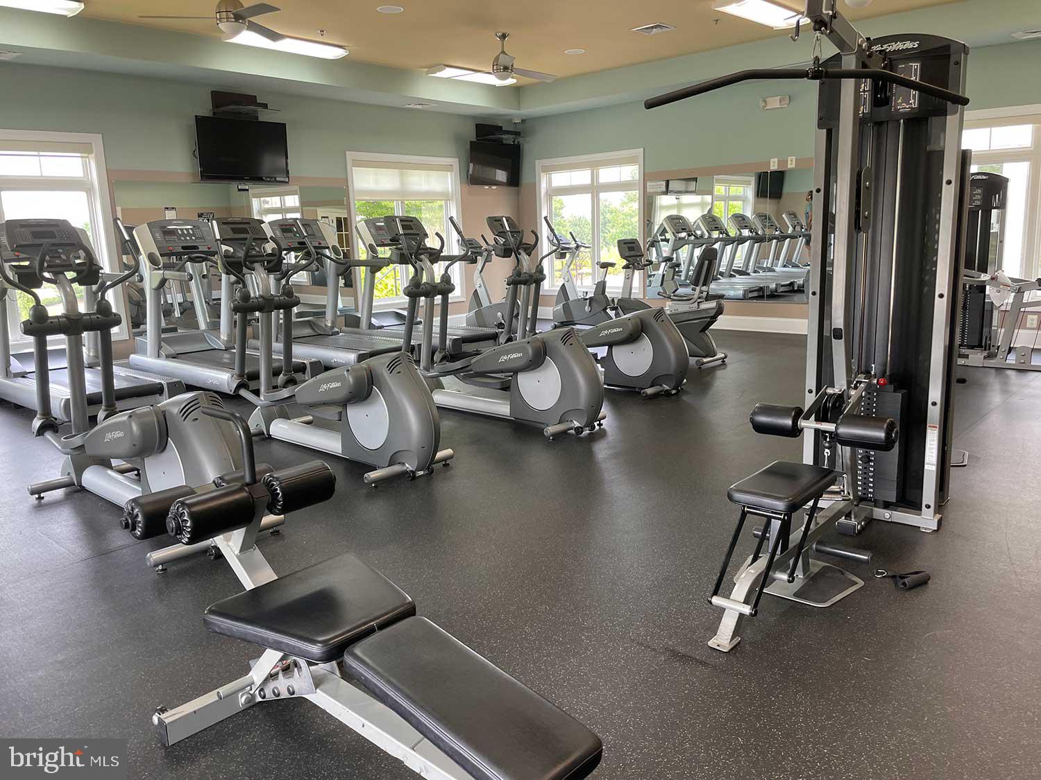 LOUDOUN VALLEY ESTATES 2 - Residential Lease