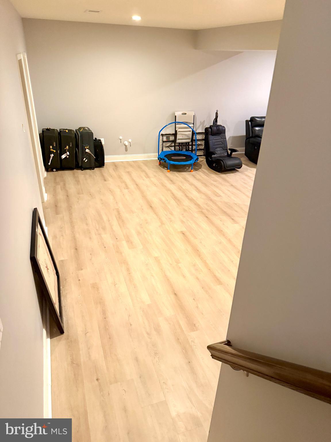 LOUDOUN VALLEY ESTATES 2 - Residential Lease