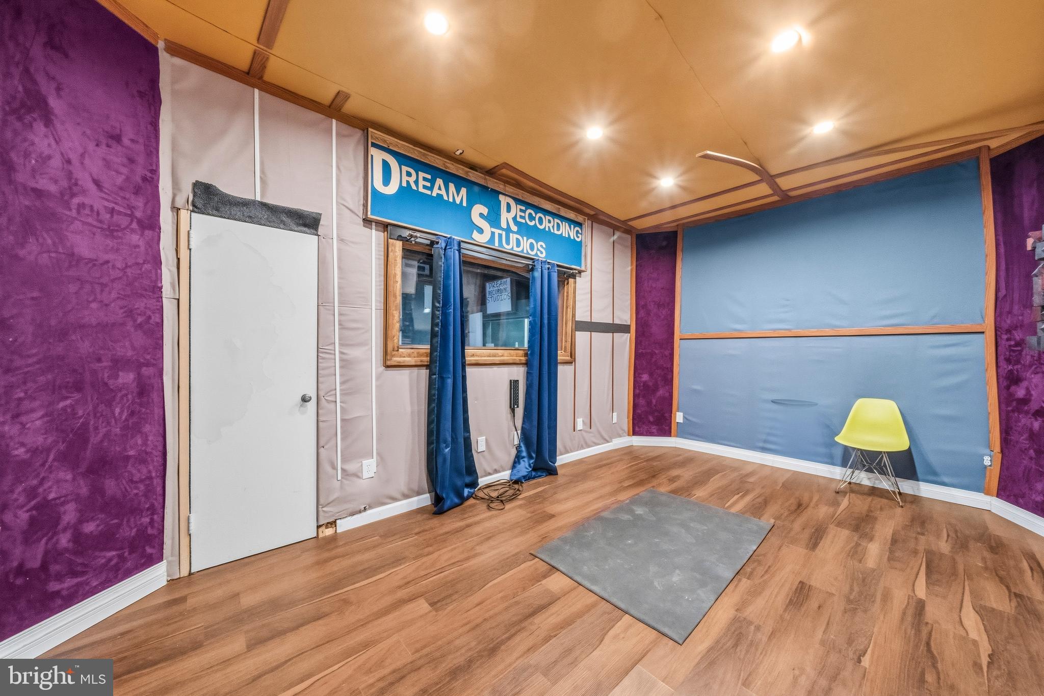 JAMESTOWNE ESTATES - Residential