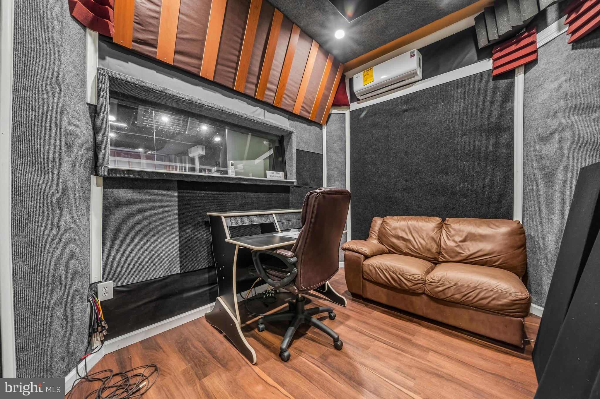 JAMESTOWNE ESTATES - Residential