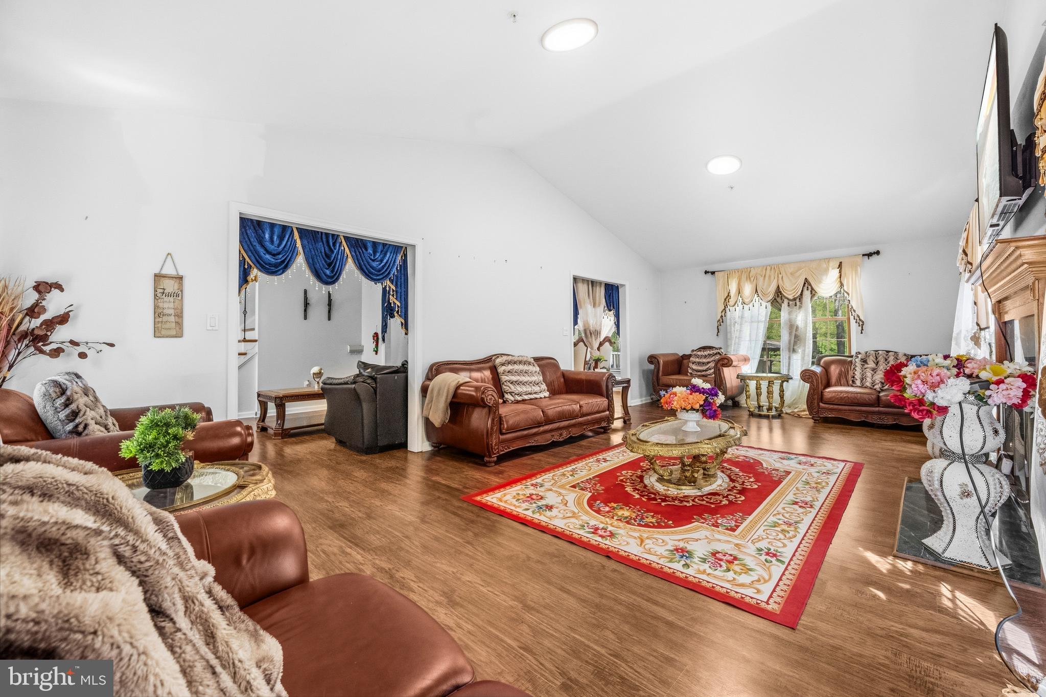 JAMESTOWNE ESTATES - Residential