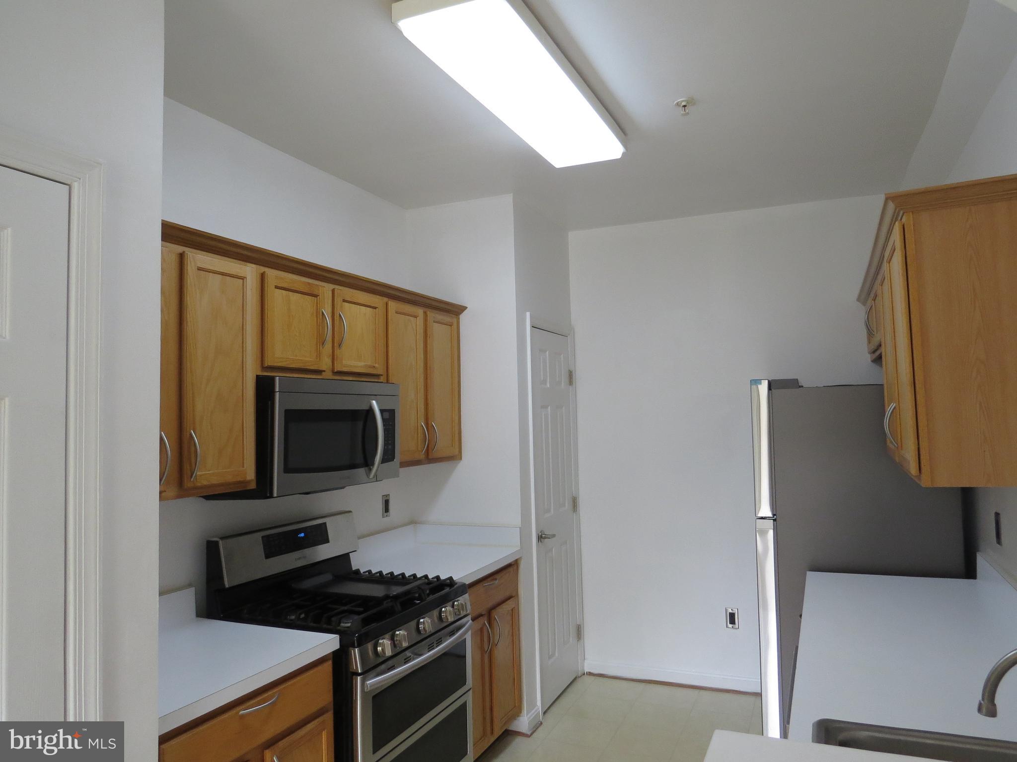 HAMPSHIRE HALL CONDO - Residential