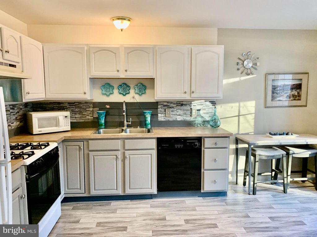 Photo of 40 KING CT, ELIZABETHTOWN, PA 17022 (MLS # PALA2032344)