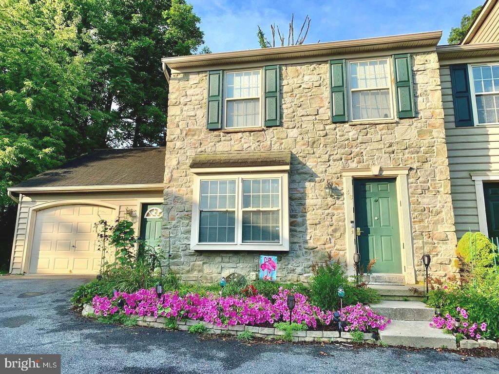 Photo of 40 KING CT, ELIZABETHTOWN, PA 17022 (MLS # PALA2032344)