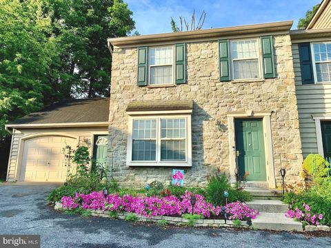 Photo of 40 KING CT, ELIZABETHTOWN, PA 17022 (MLS # PALA2032344)