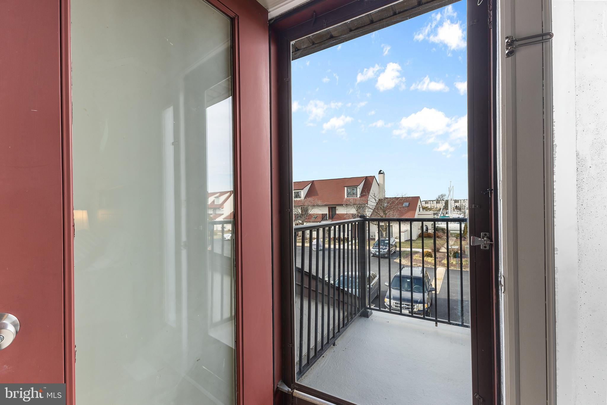 QUEENS LANDING - Residential