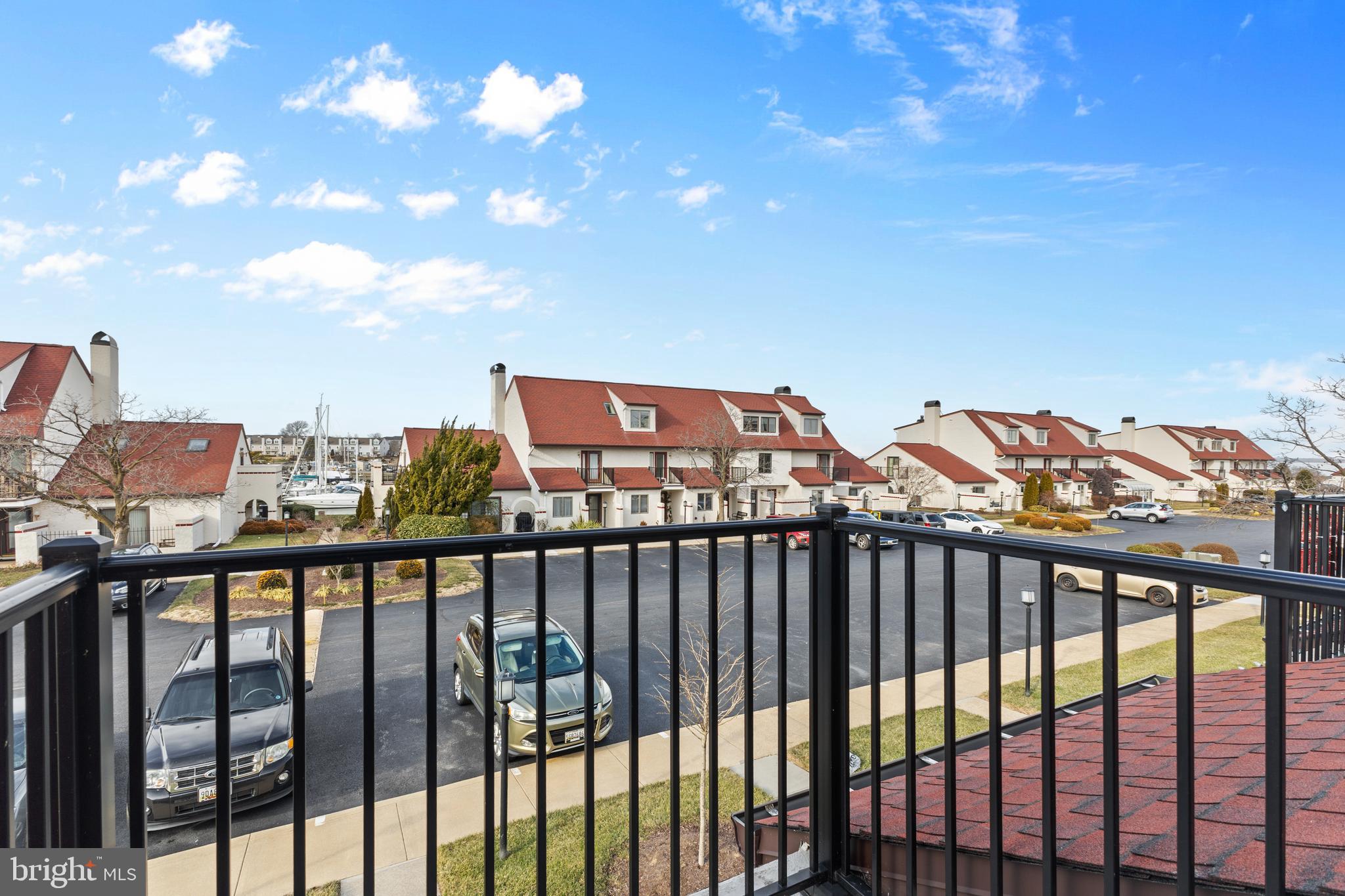 QUEENS LANDING - Residential