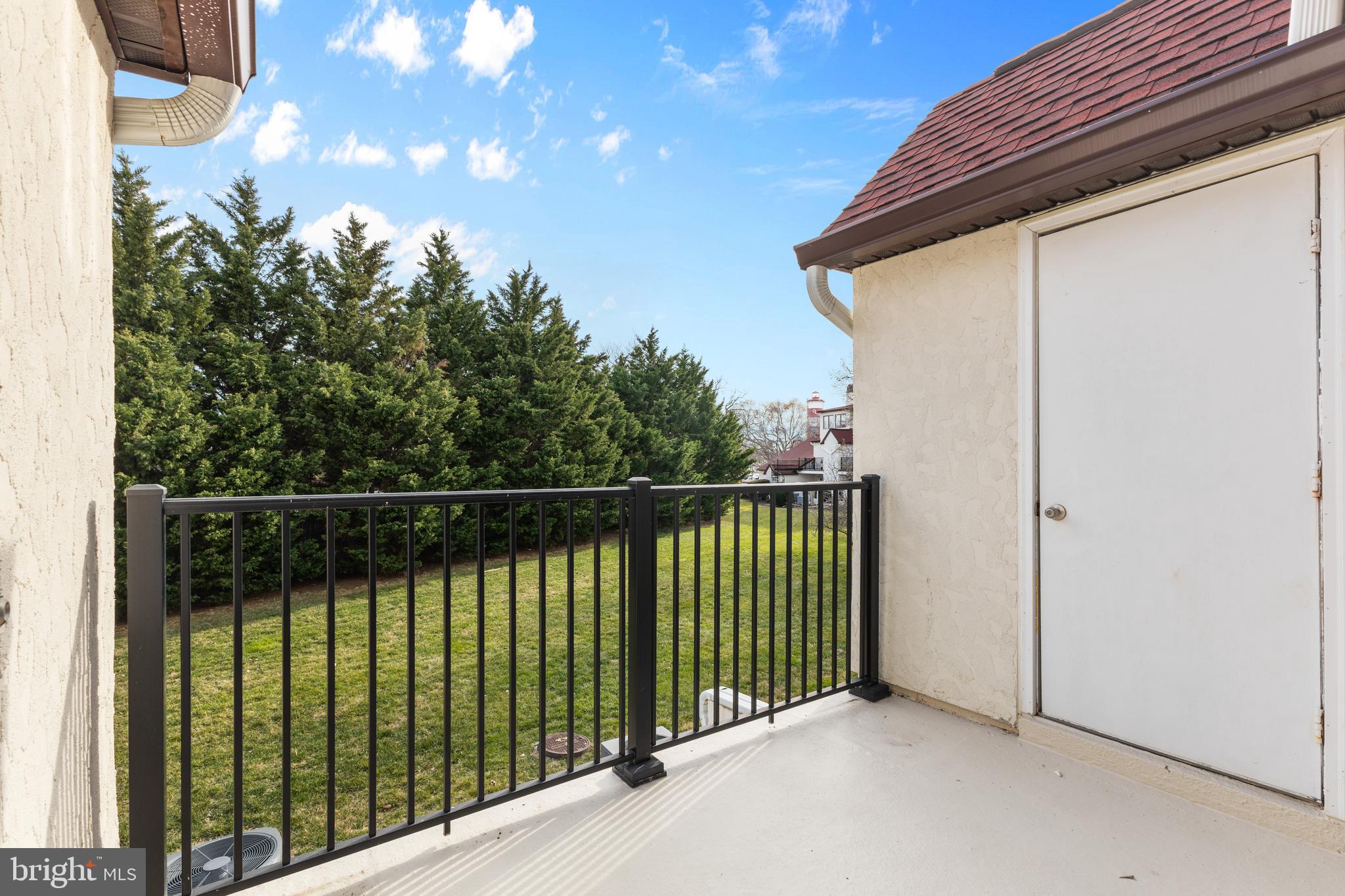 QUEENS LANDING - Residential