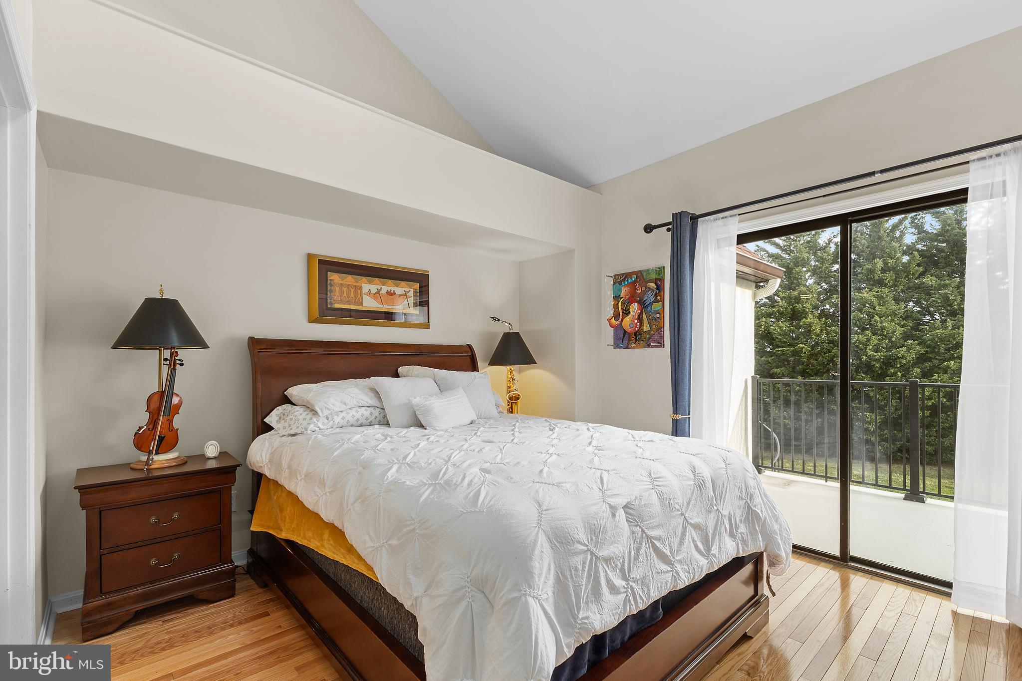 QUEENS LANDING - Residential