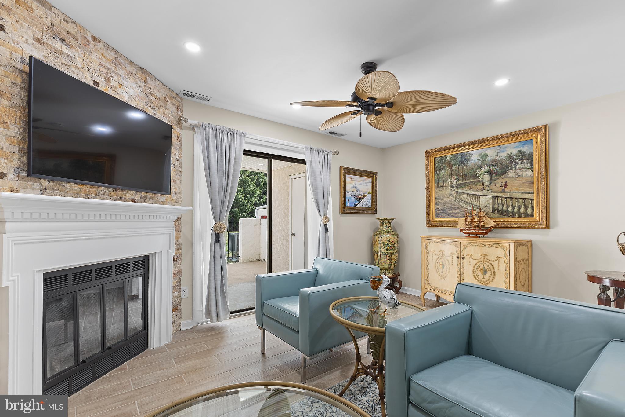 QUEENS LANDING - Residential