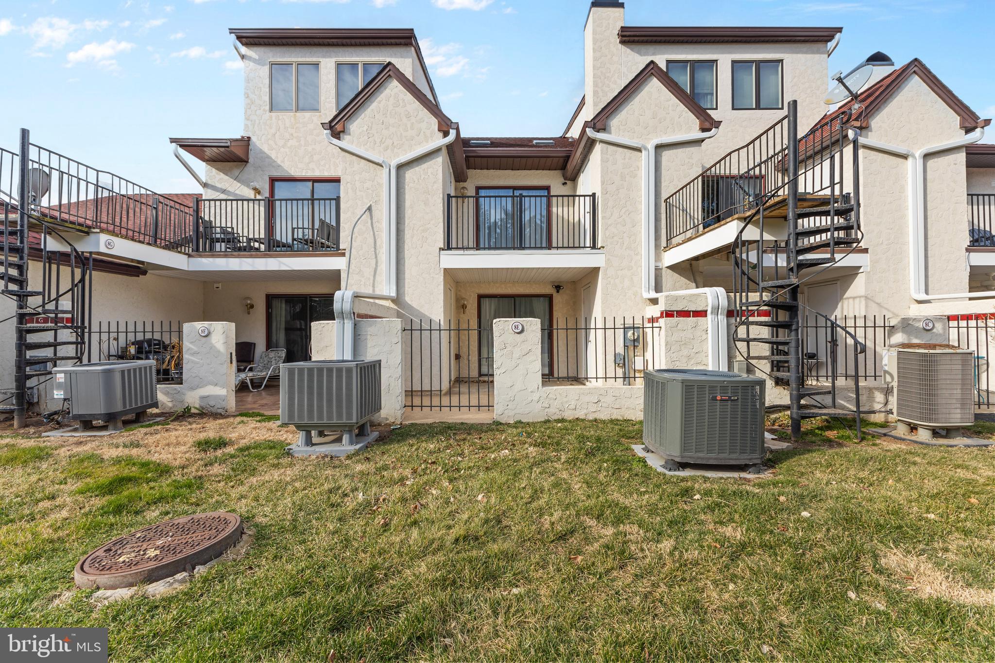 QUEENS LANDING - Residential