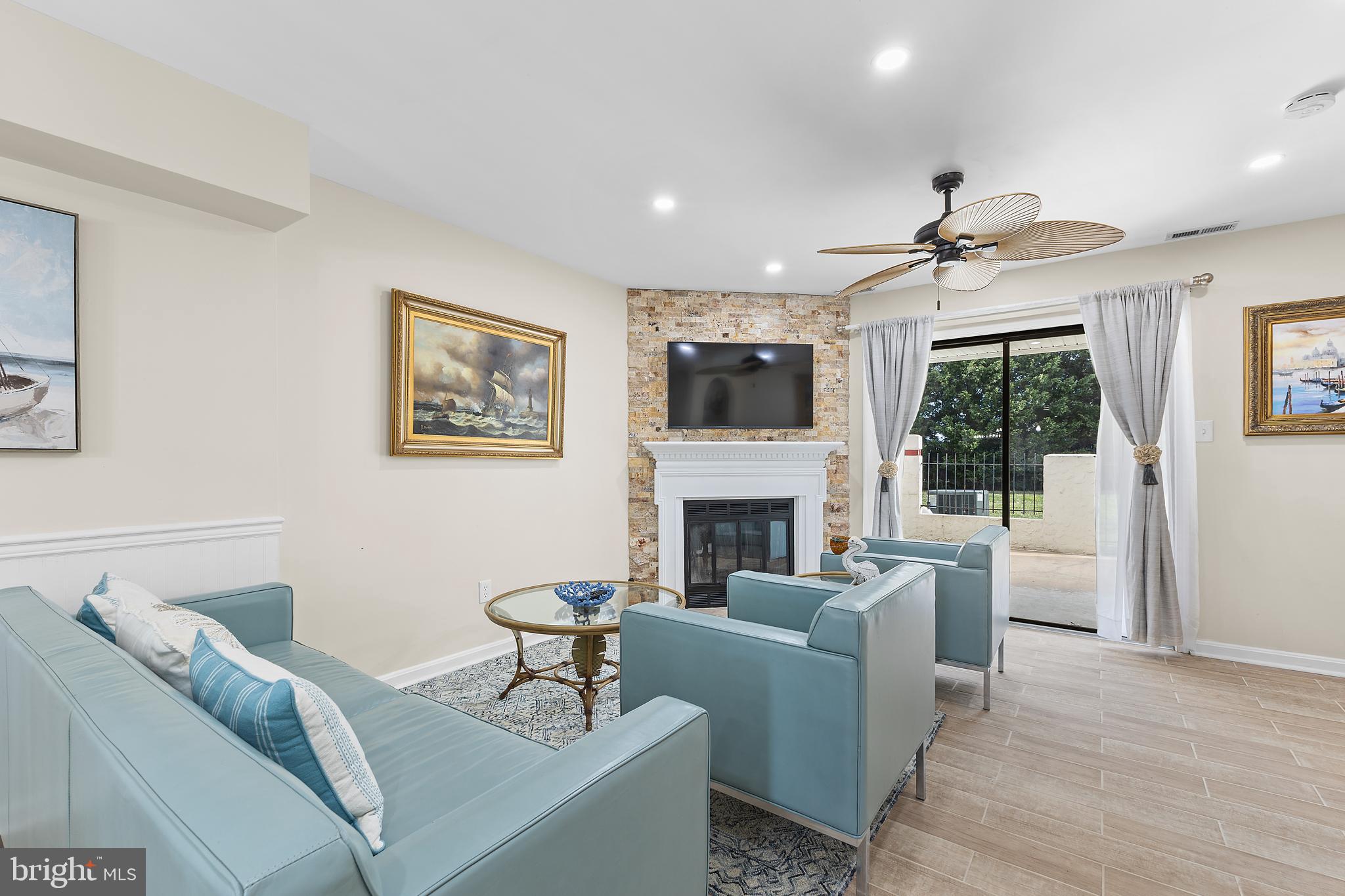 QUEENS LANDING - Residential