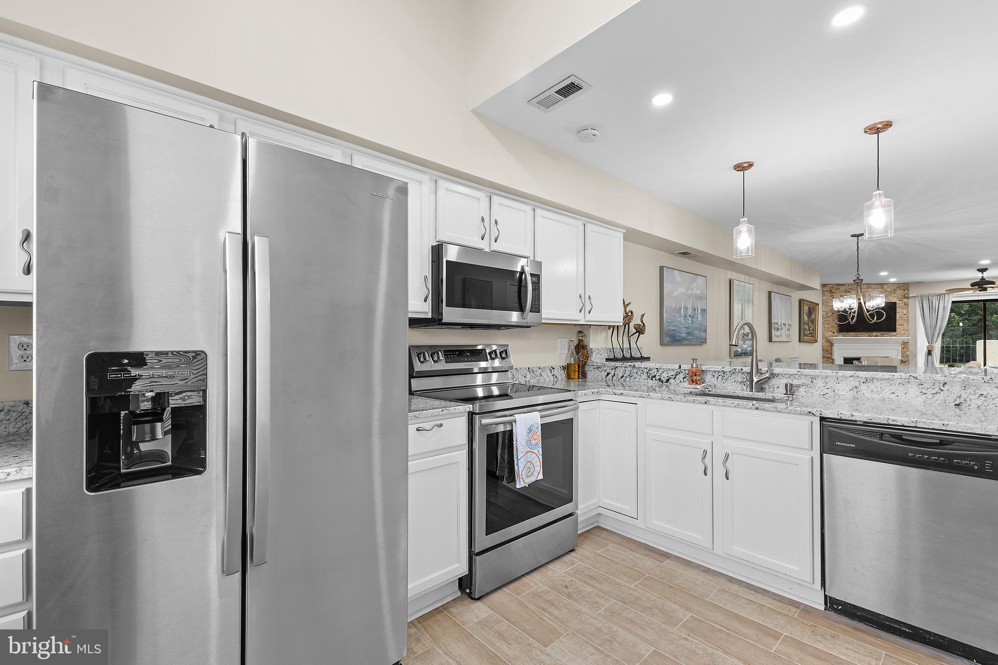 QUEENS LANDING - Residential