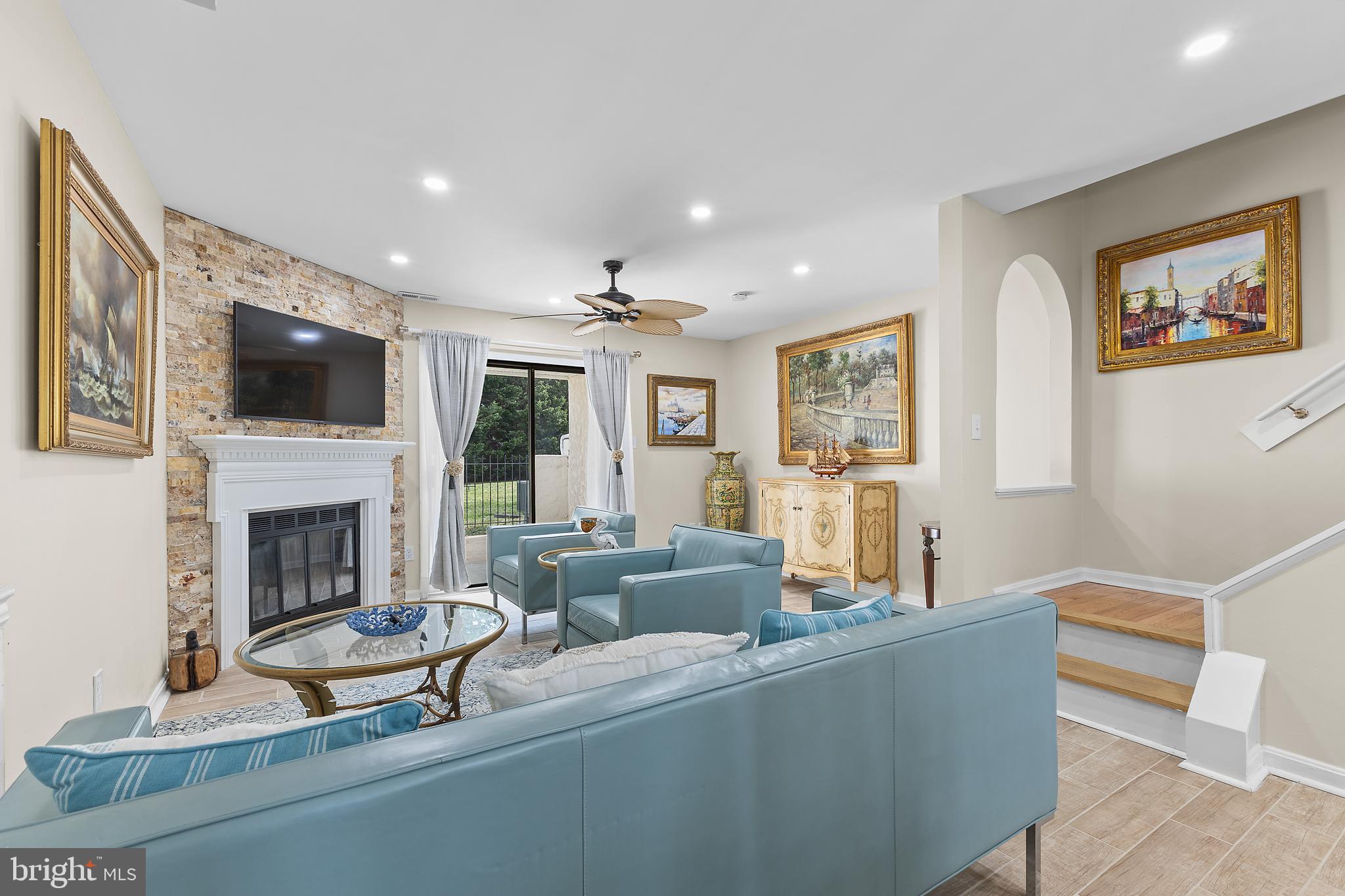 QUEENS LANDING - Residential