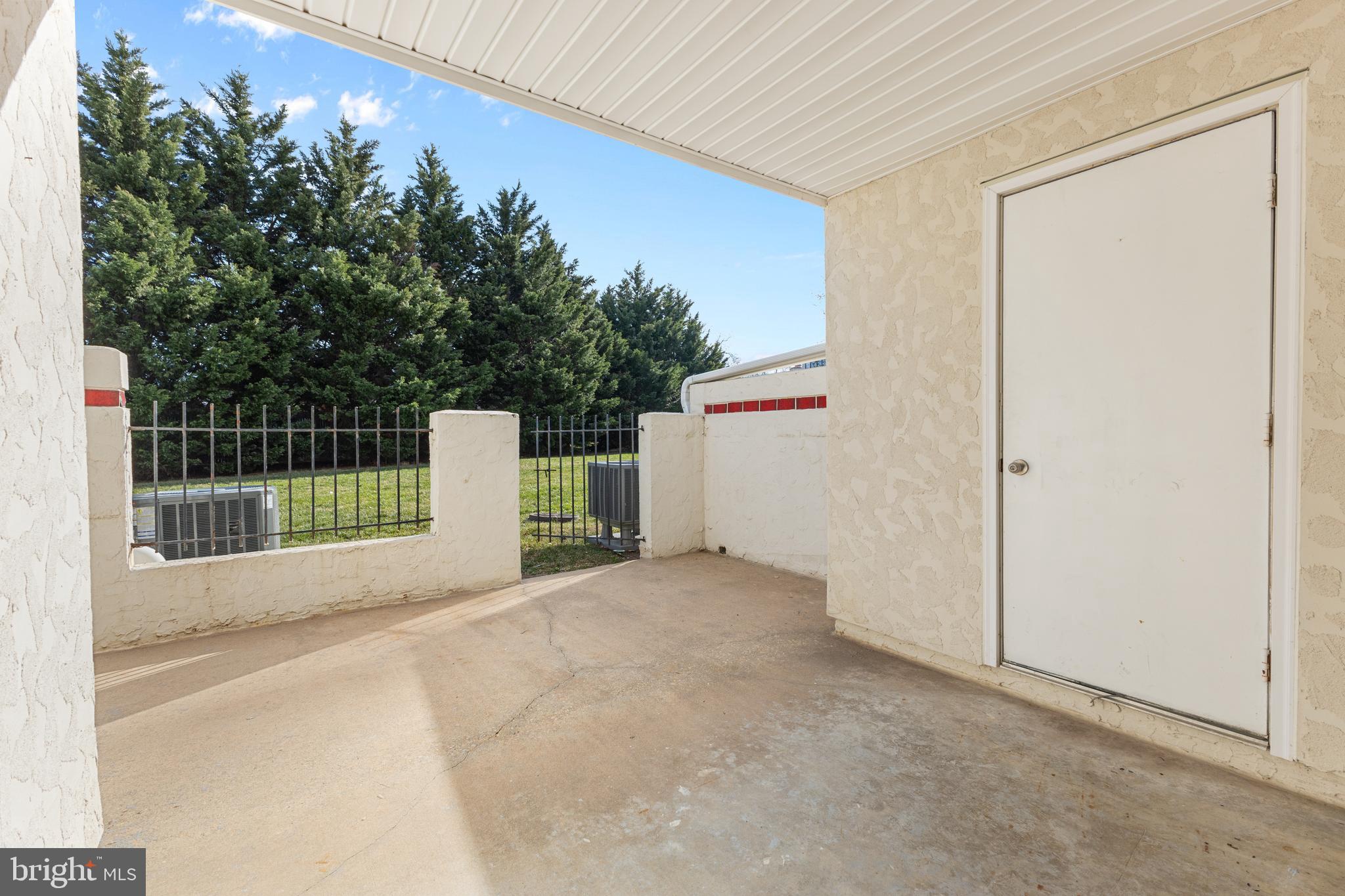 QUEENS LANDING - Residential