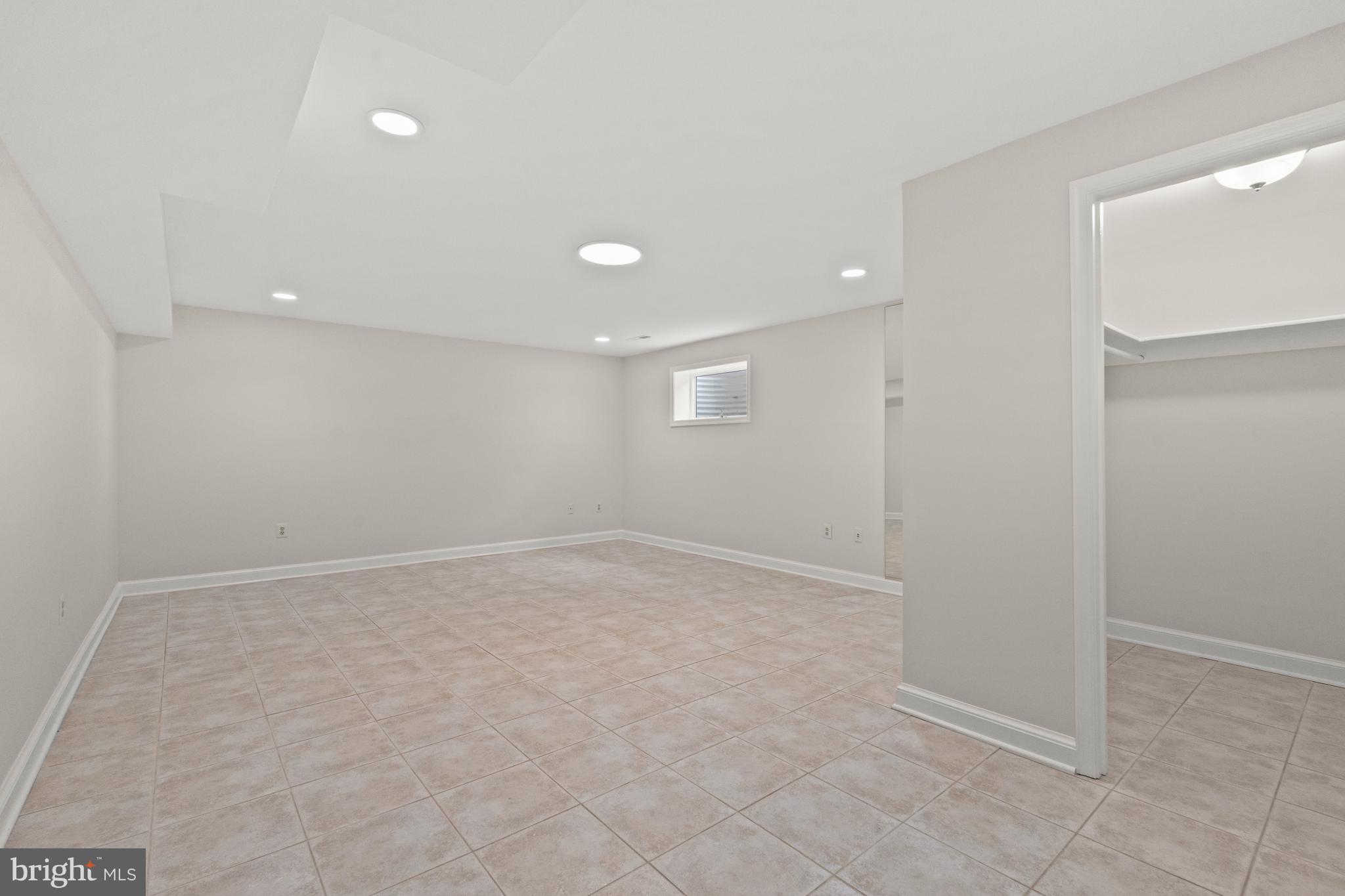 CONDON MANOR OF MCLEAN - Residential