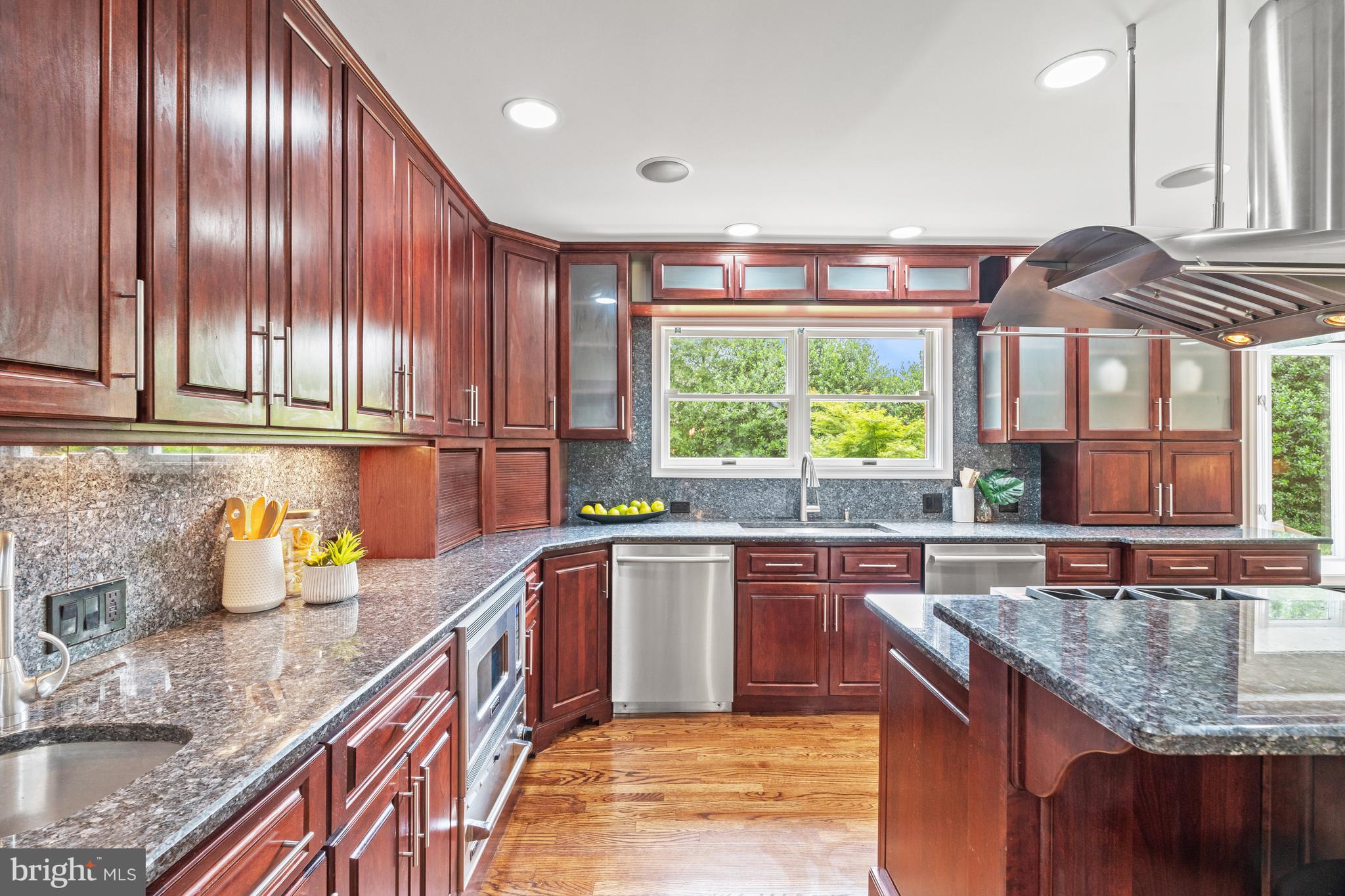 CONDON MANOR OF MCLEAN - Residential