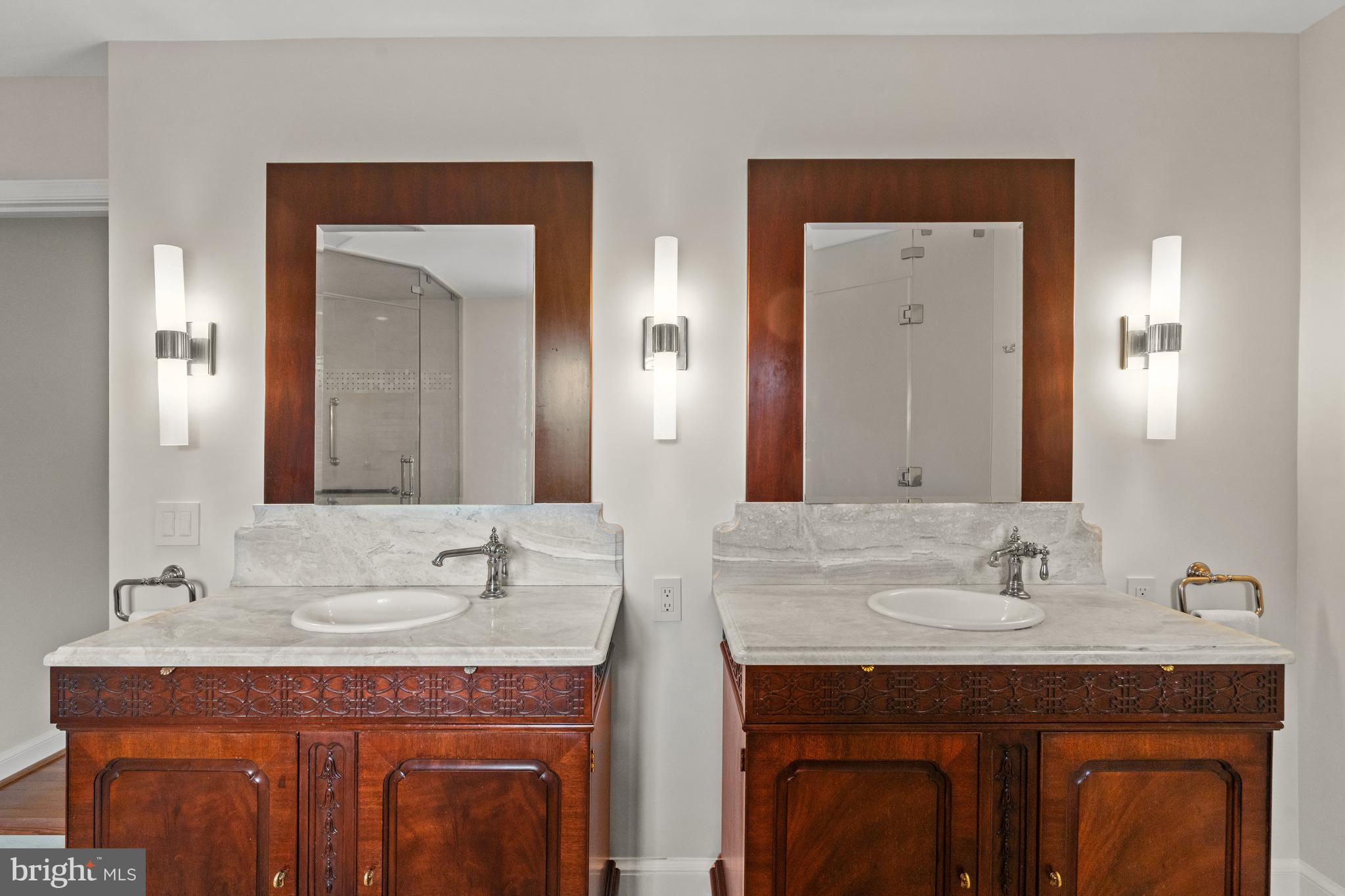 CONDON MANOR OF MCLEAN - Residential