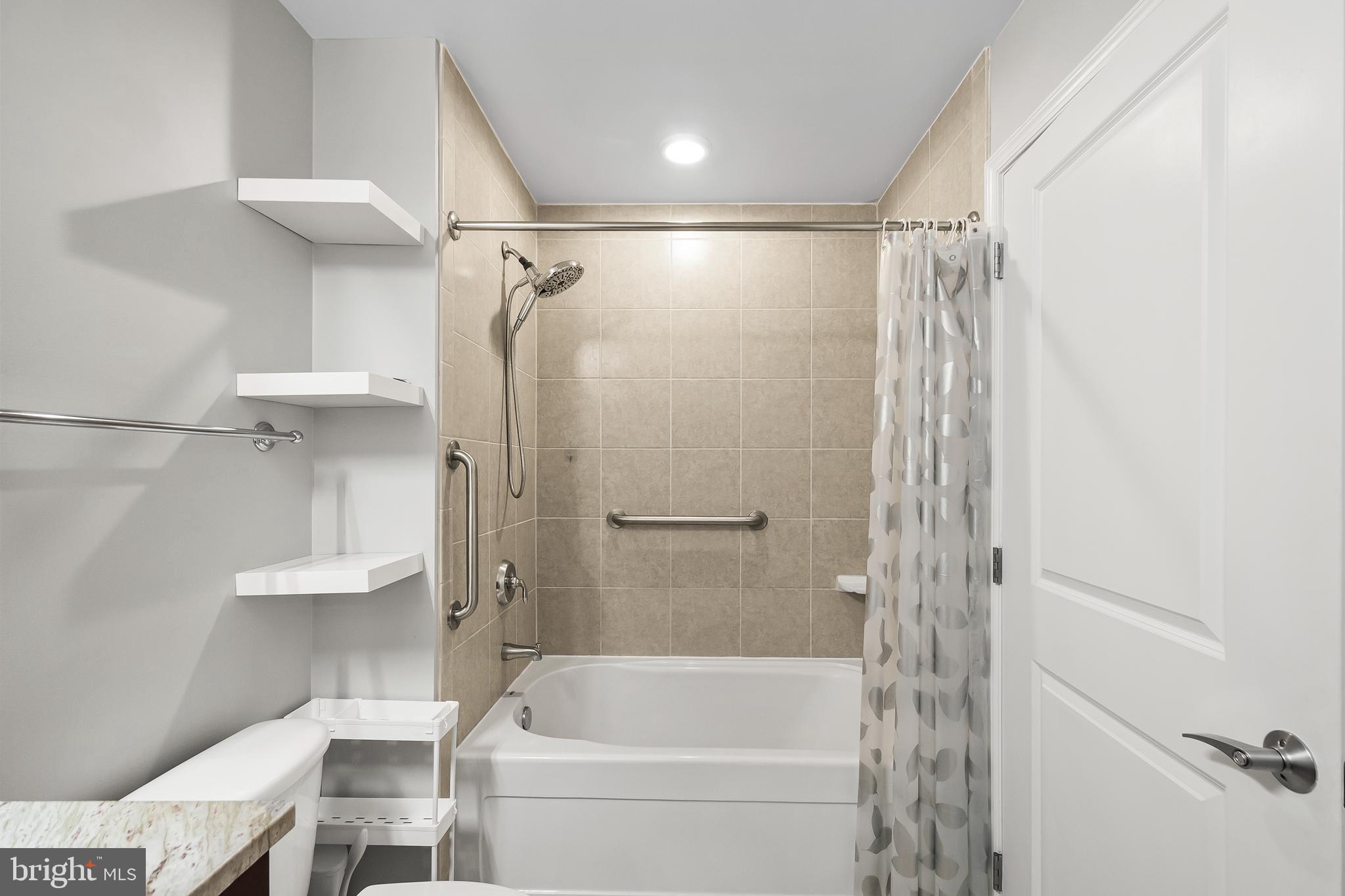 NATIONAL HARBOR - Residential Lease