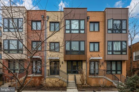 105 CAMBRIA WALK ALEXANDRIA VA 22304