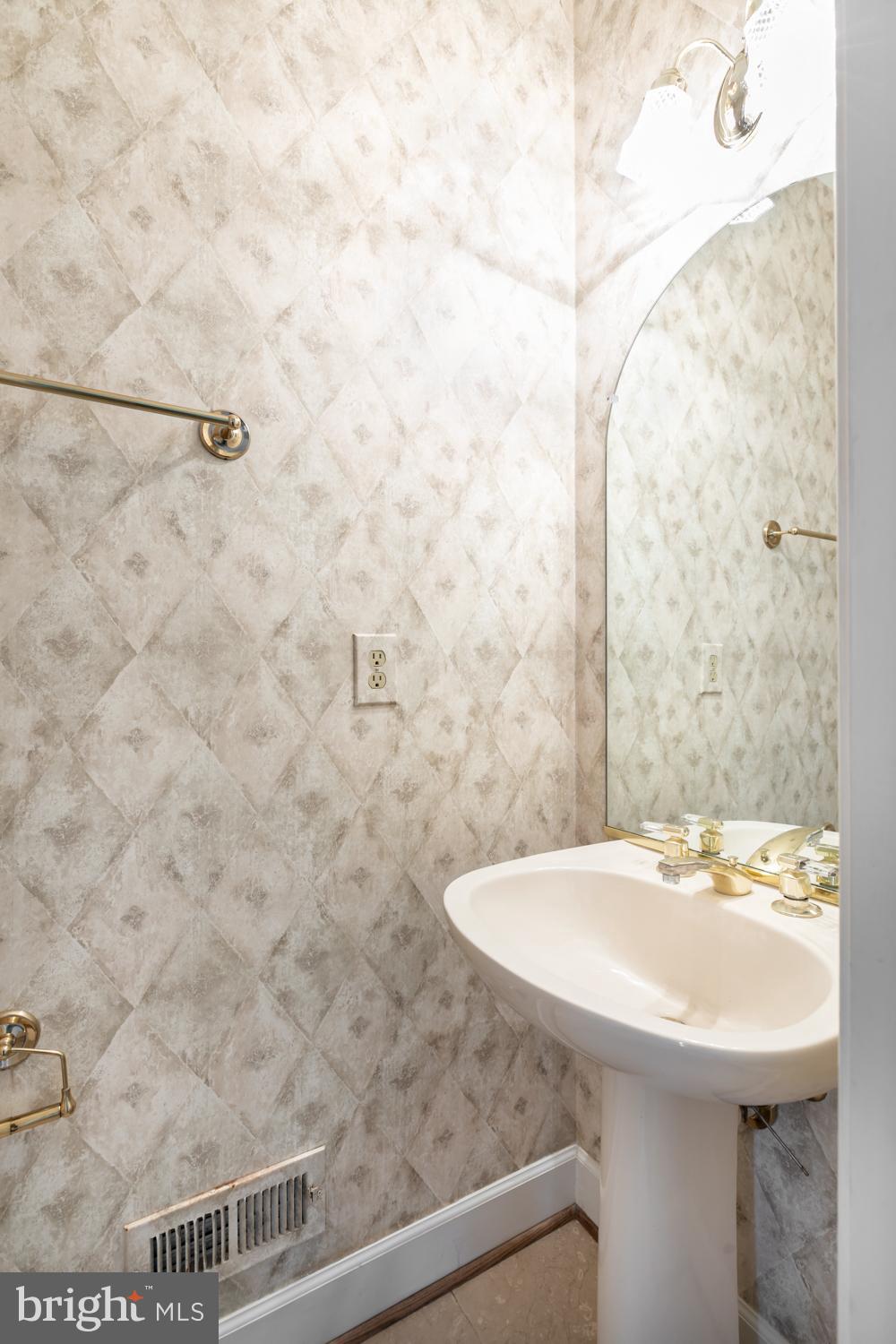 COLONIES OF MADRILLON - Residential Lease