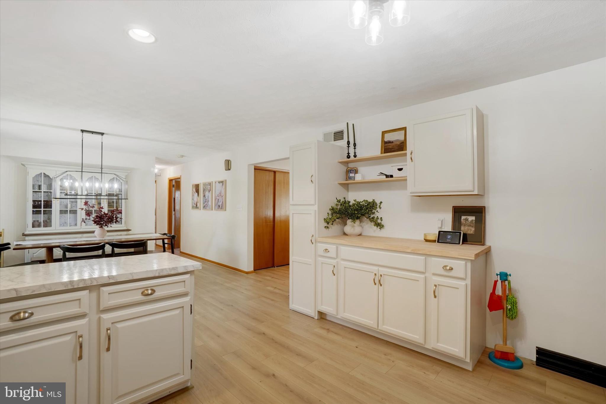 SUNSET LANE - Residential