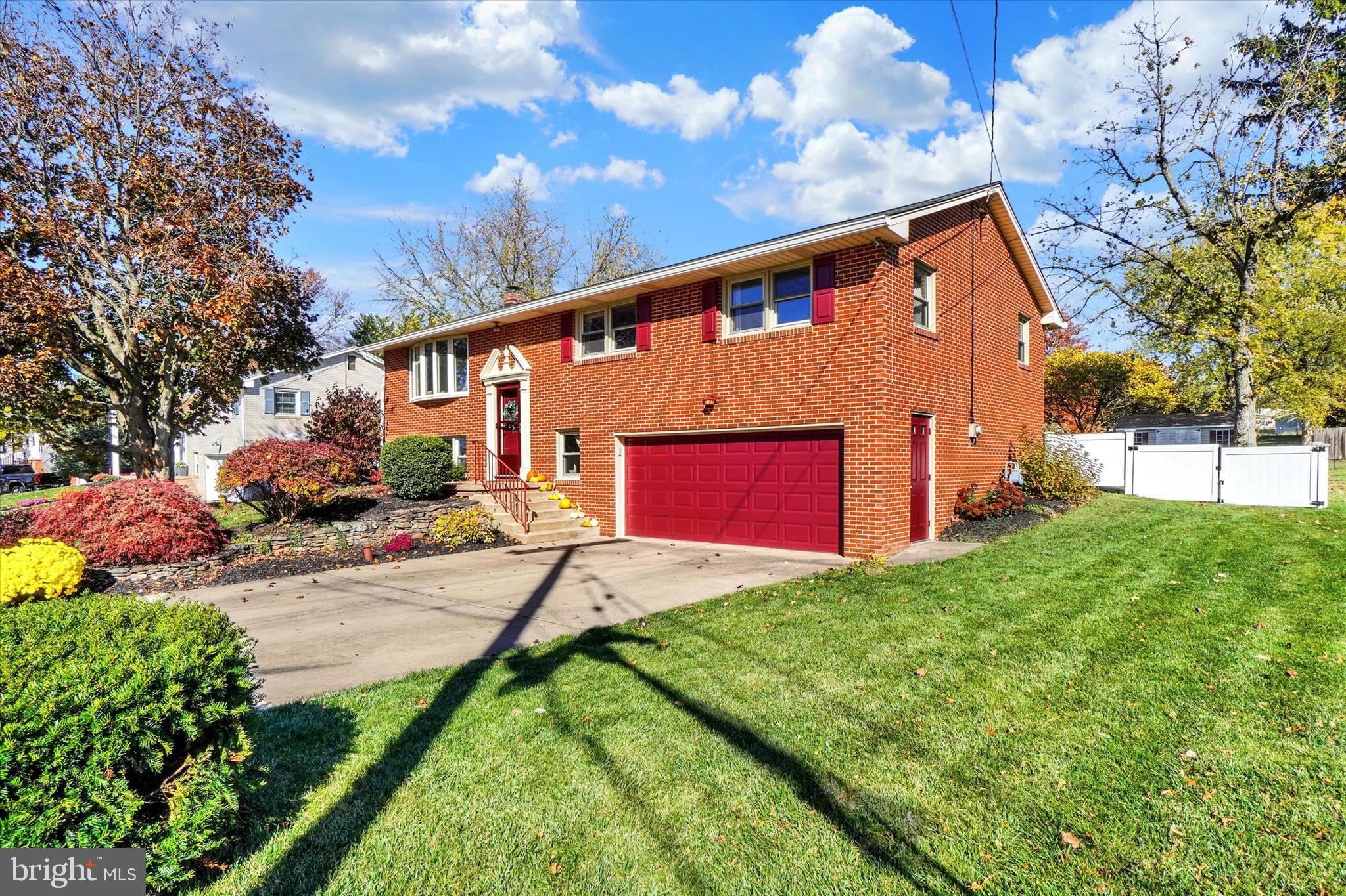 SUNSET LANE - Residential