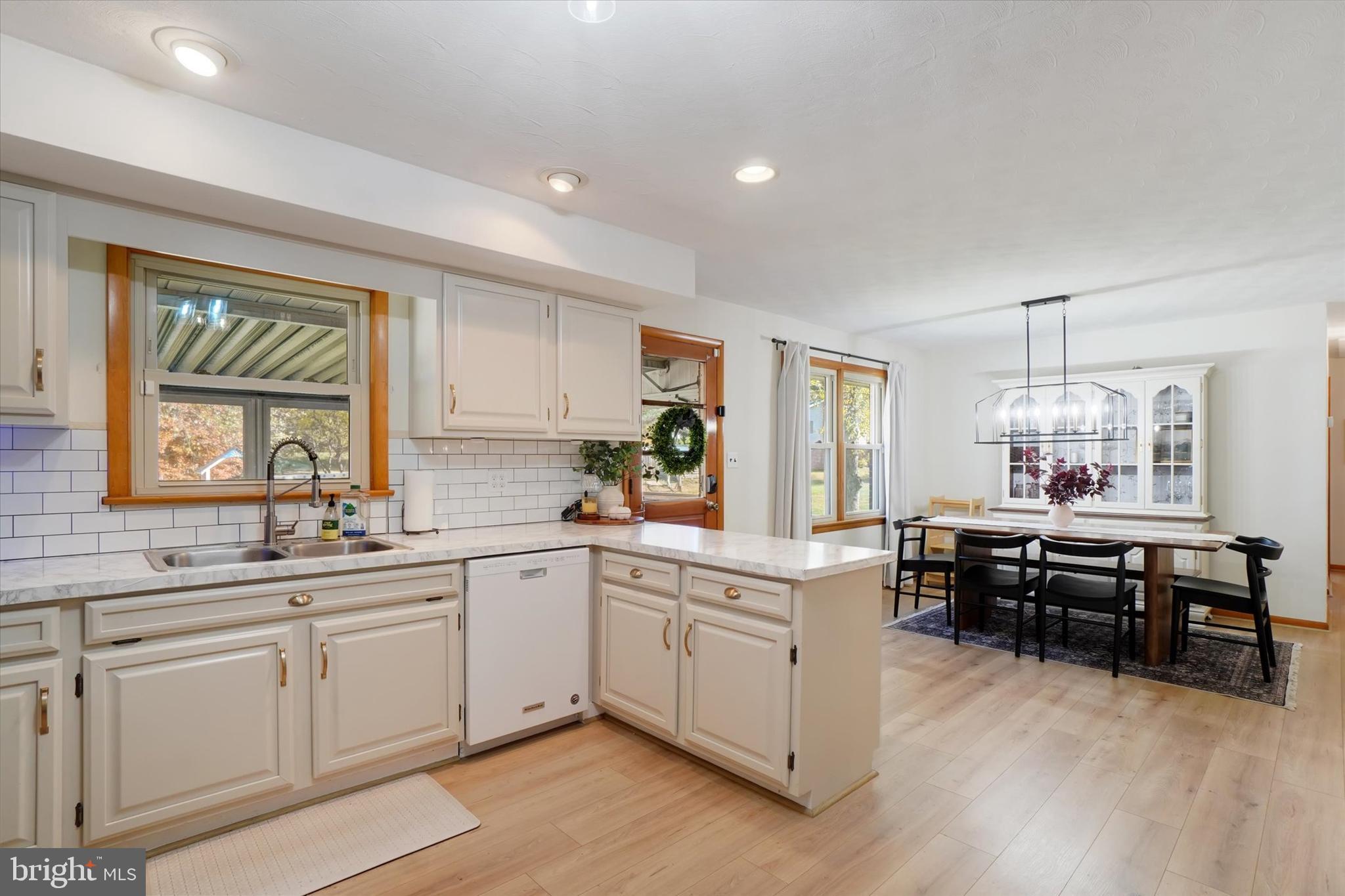 SUNSET LANE - Residential