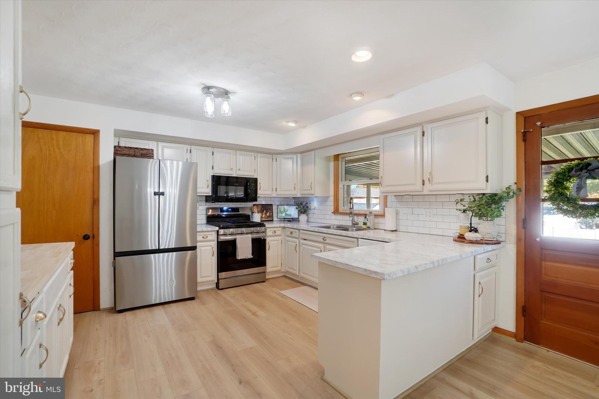 SUNSET LANE - Residential