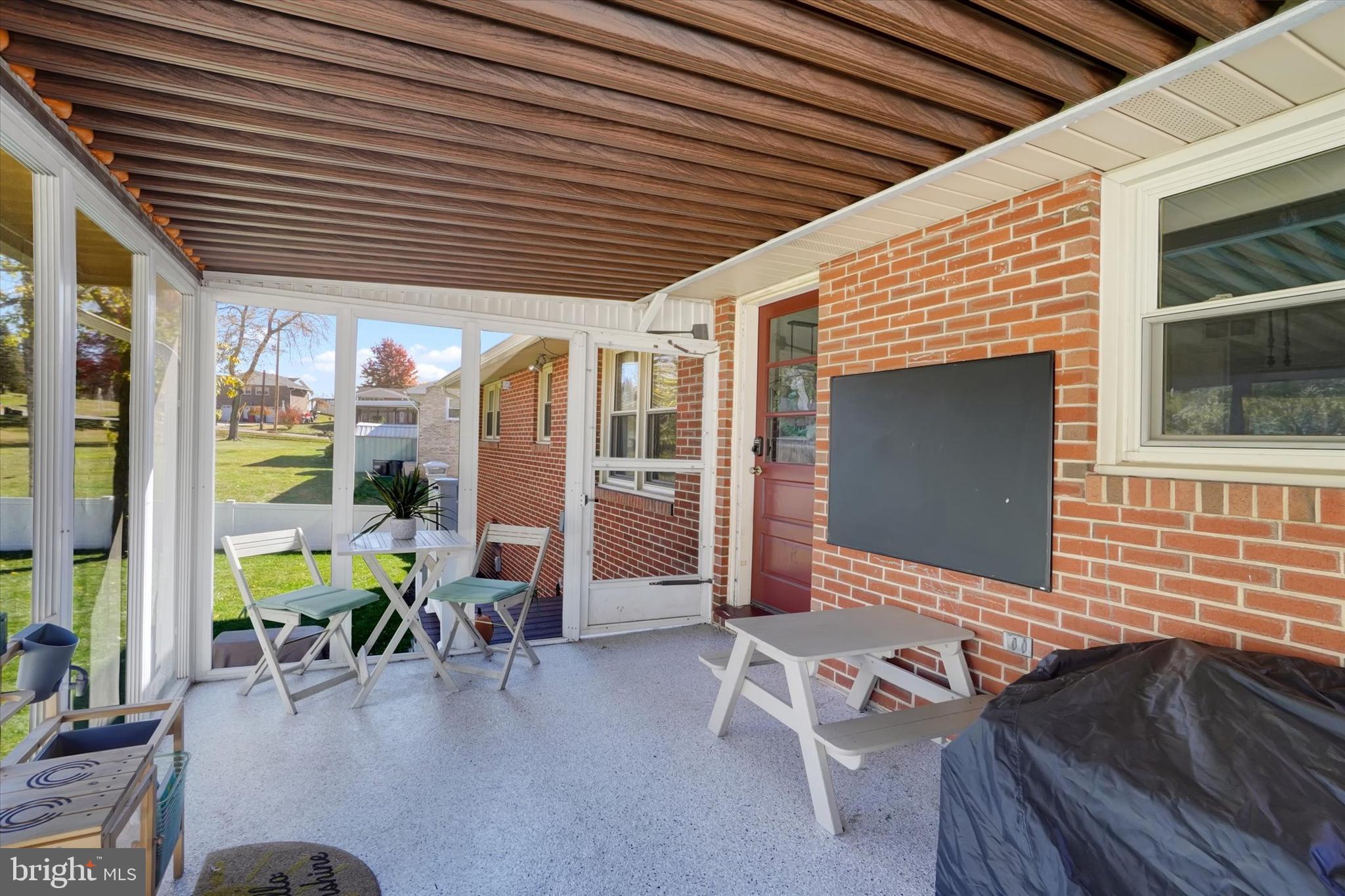 SUNSET LANE - Residential