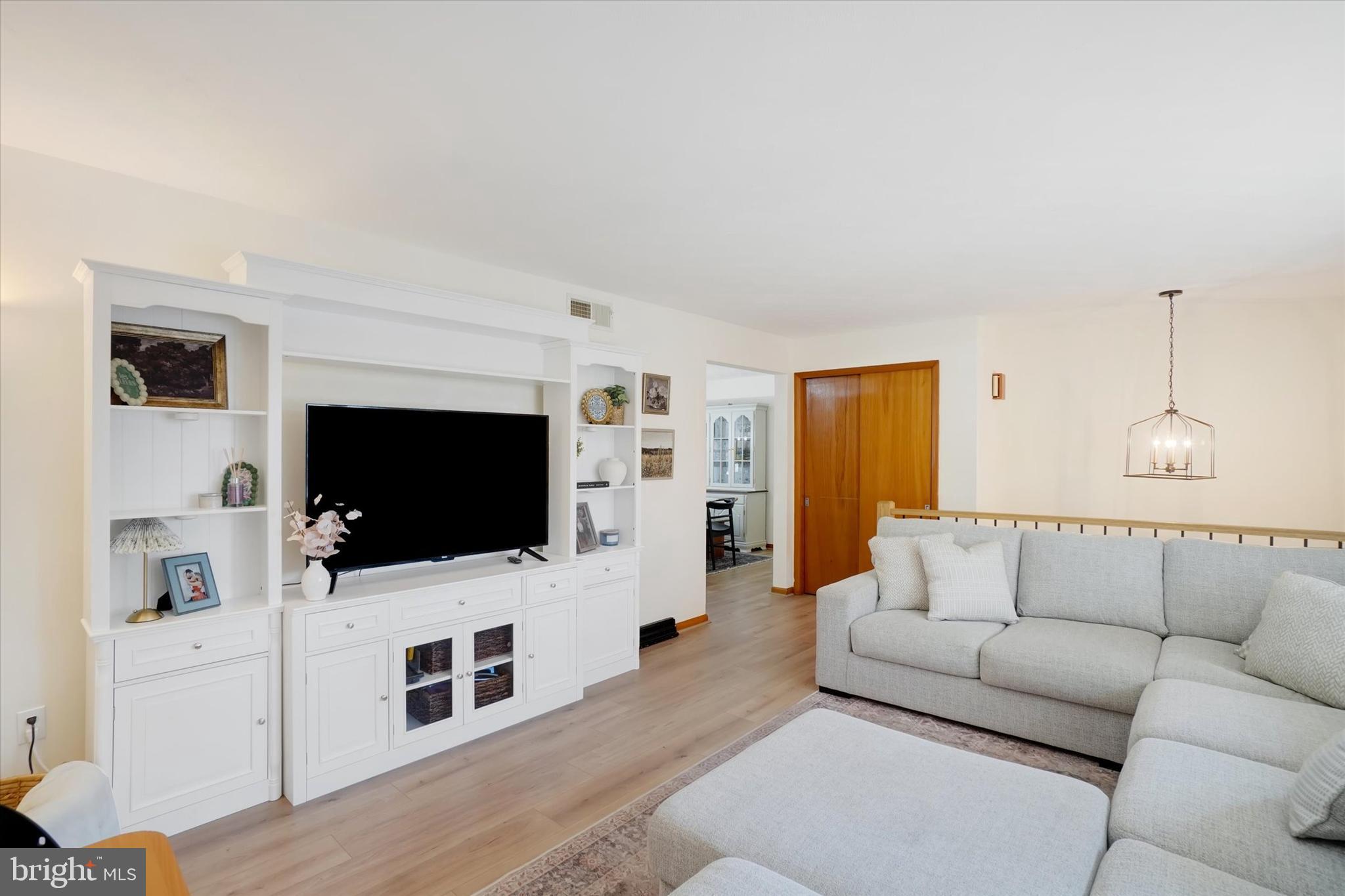 SUNSET LANE - Residential