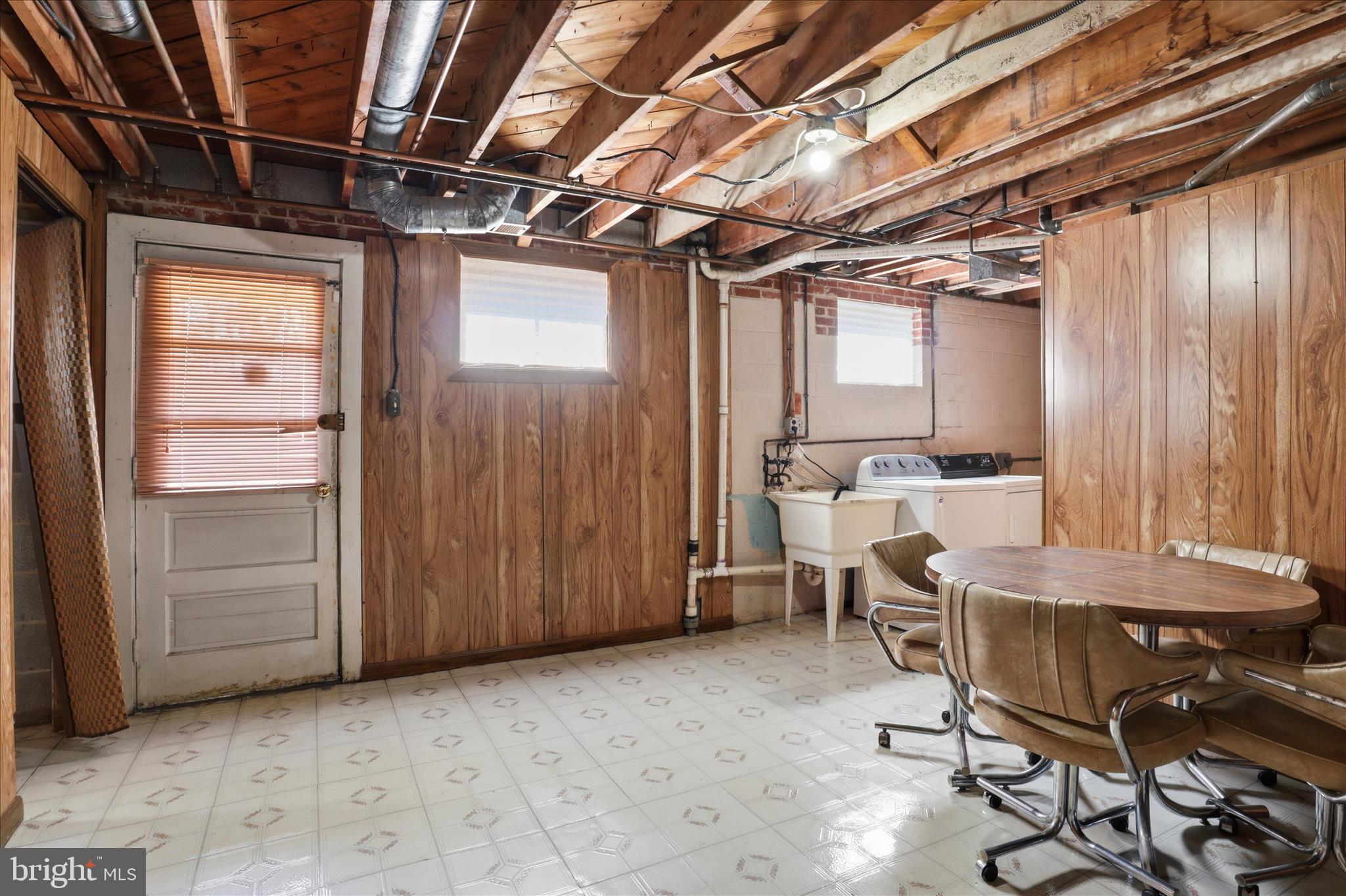 CLINTON - Residential