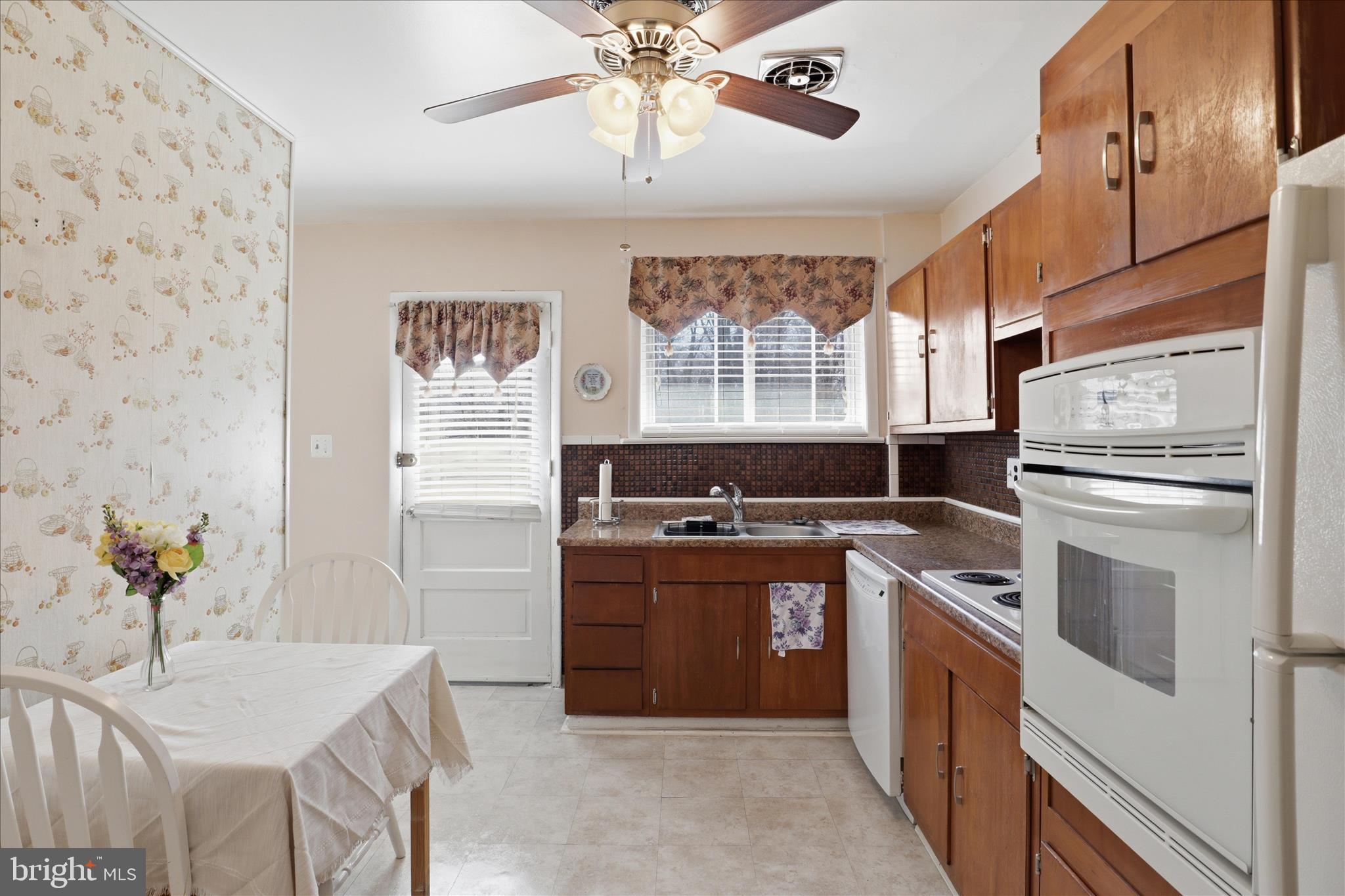 CLINTON - Residential