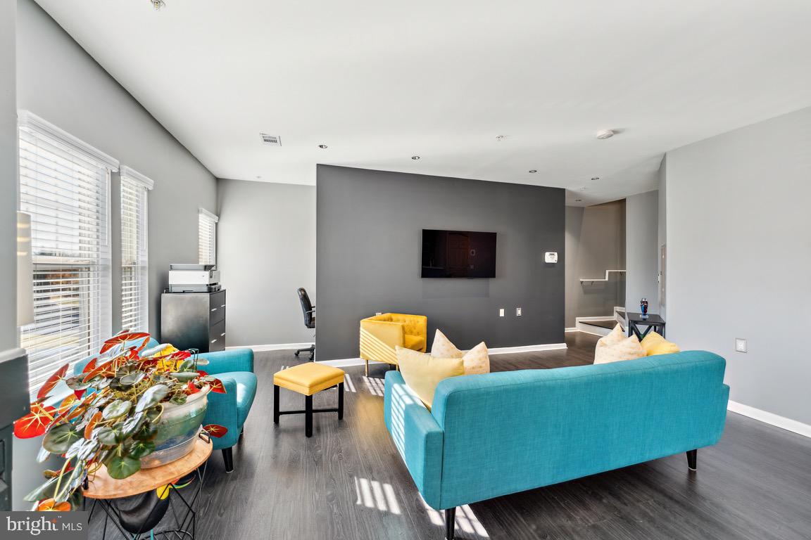 WINDSOR CROSSING - Residential