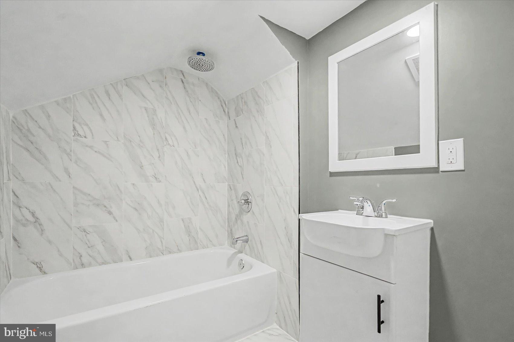 GRAY MANOR - Residential