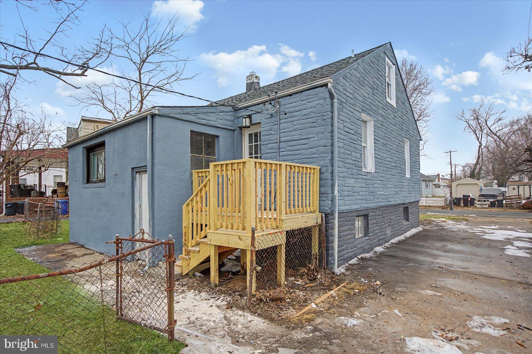 GRAY MANOR - Residential