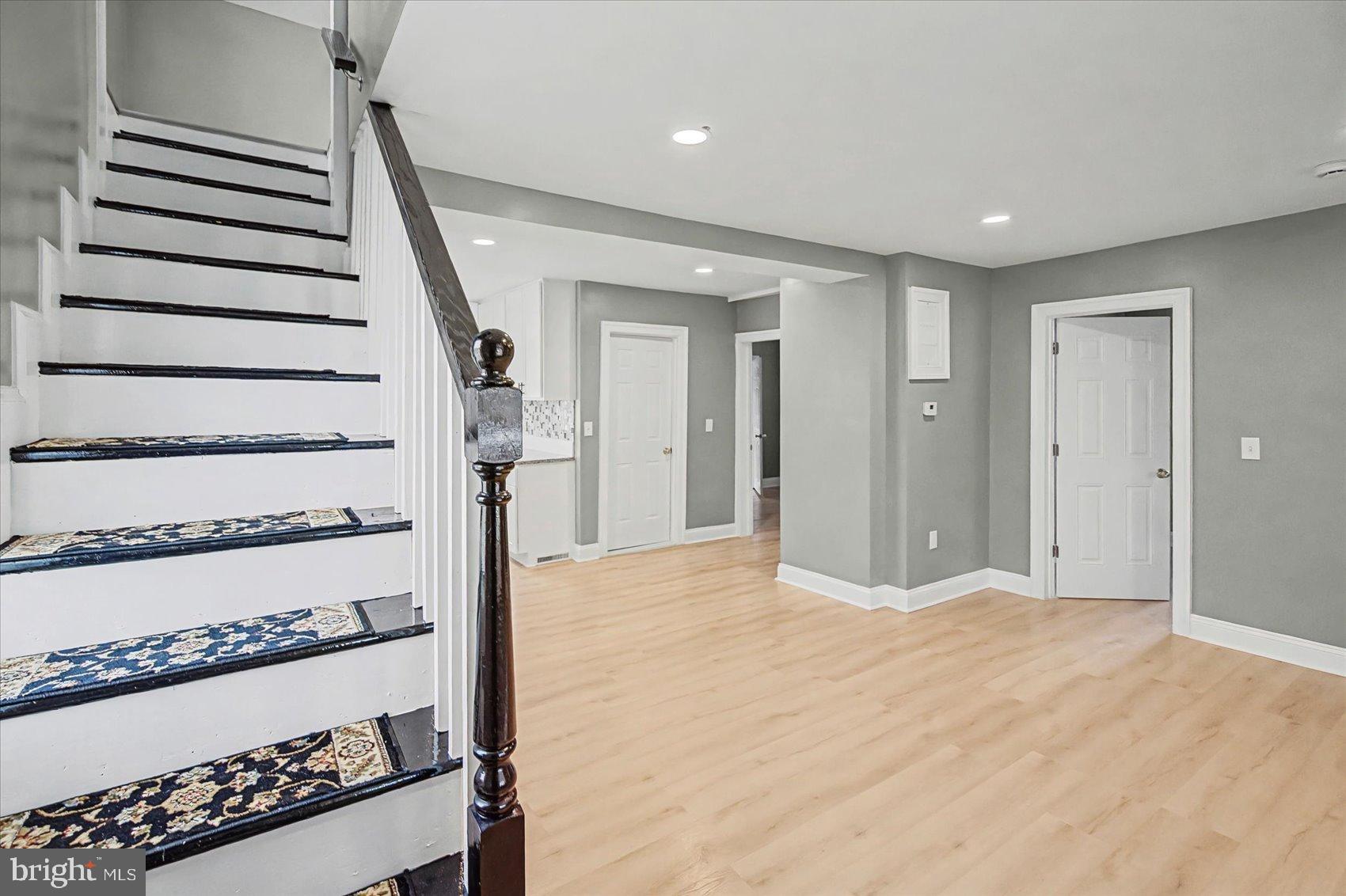 GRAY MANOR - Residential