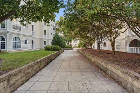 4551 Strutfield Lane Unit 4403, Alexandria, VA MLS: VAAX2064972