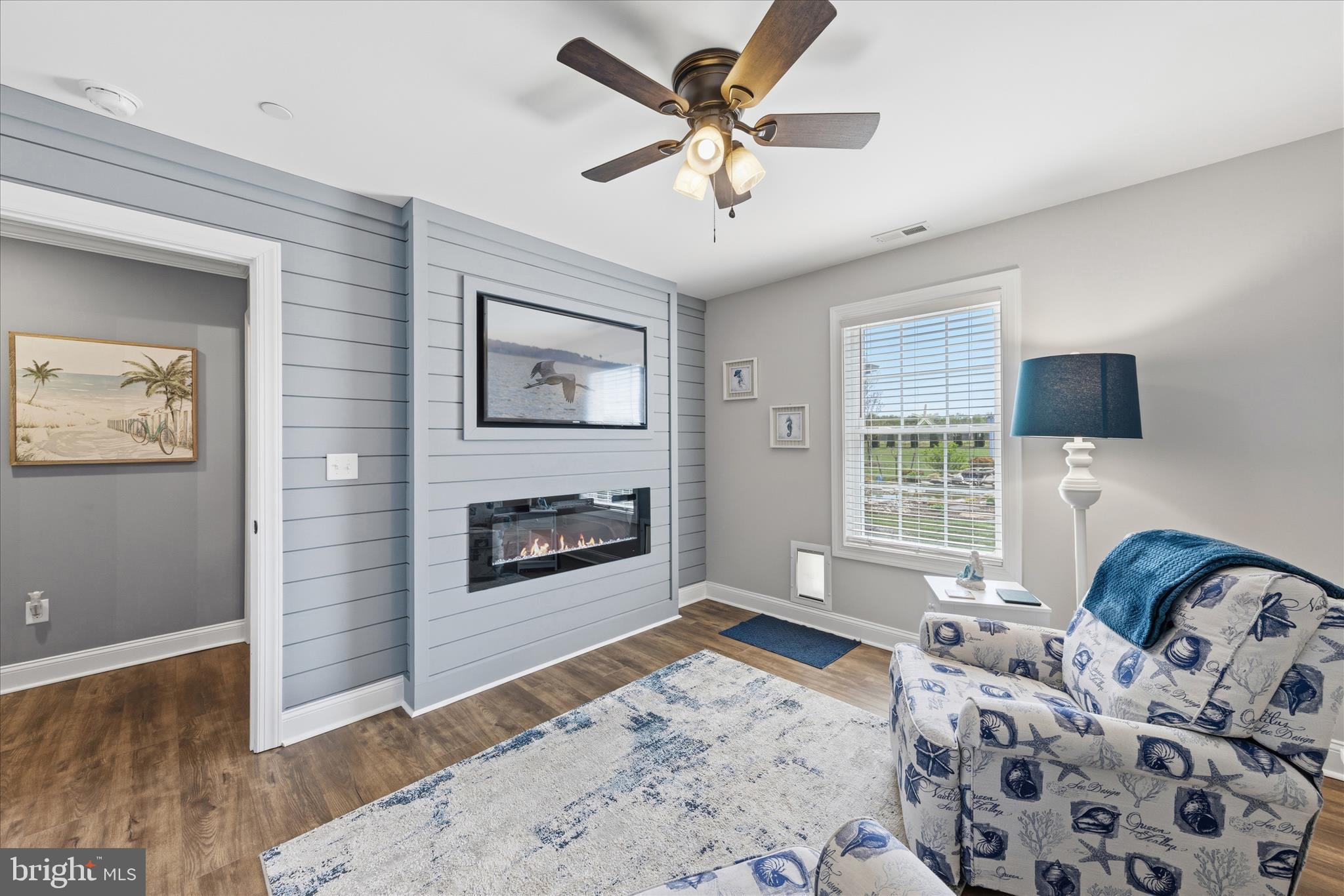 EAGLE MANOR - Residential