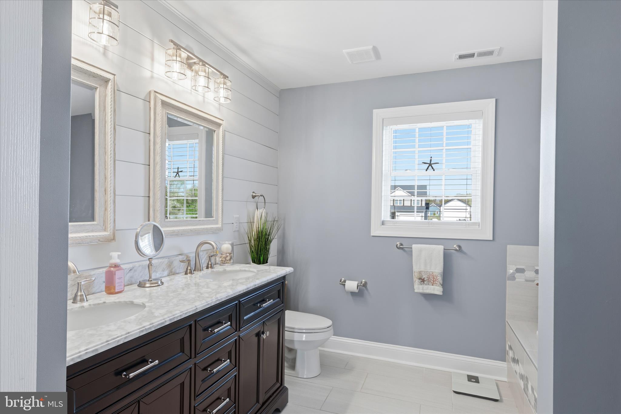 EAGLE MANOR - Residential