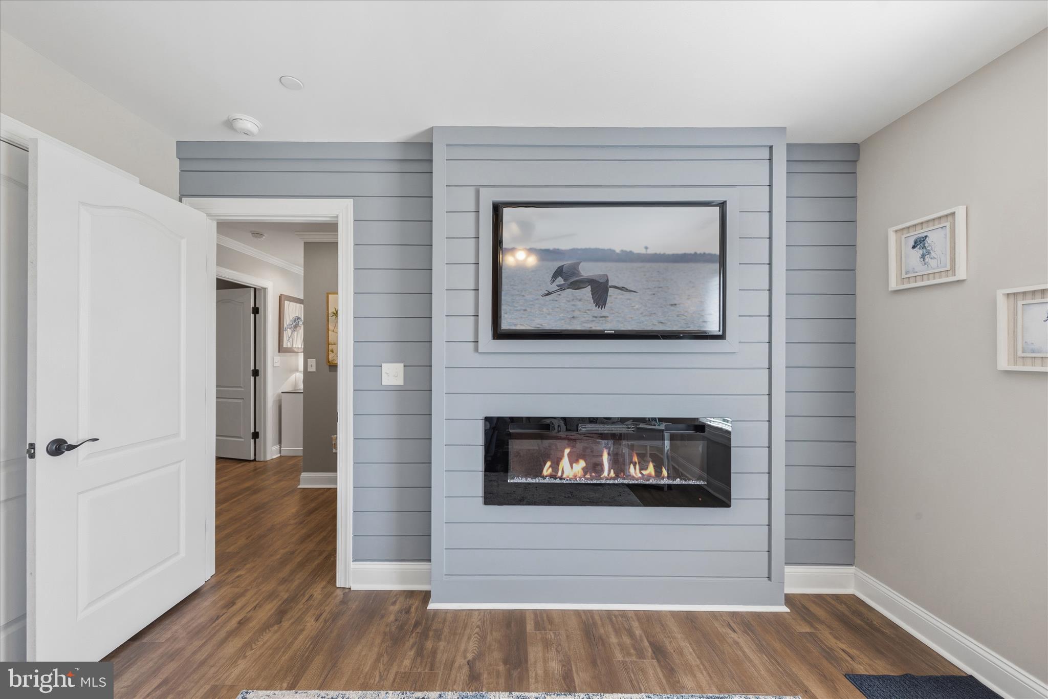 EAGLE MANOR - Residential