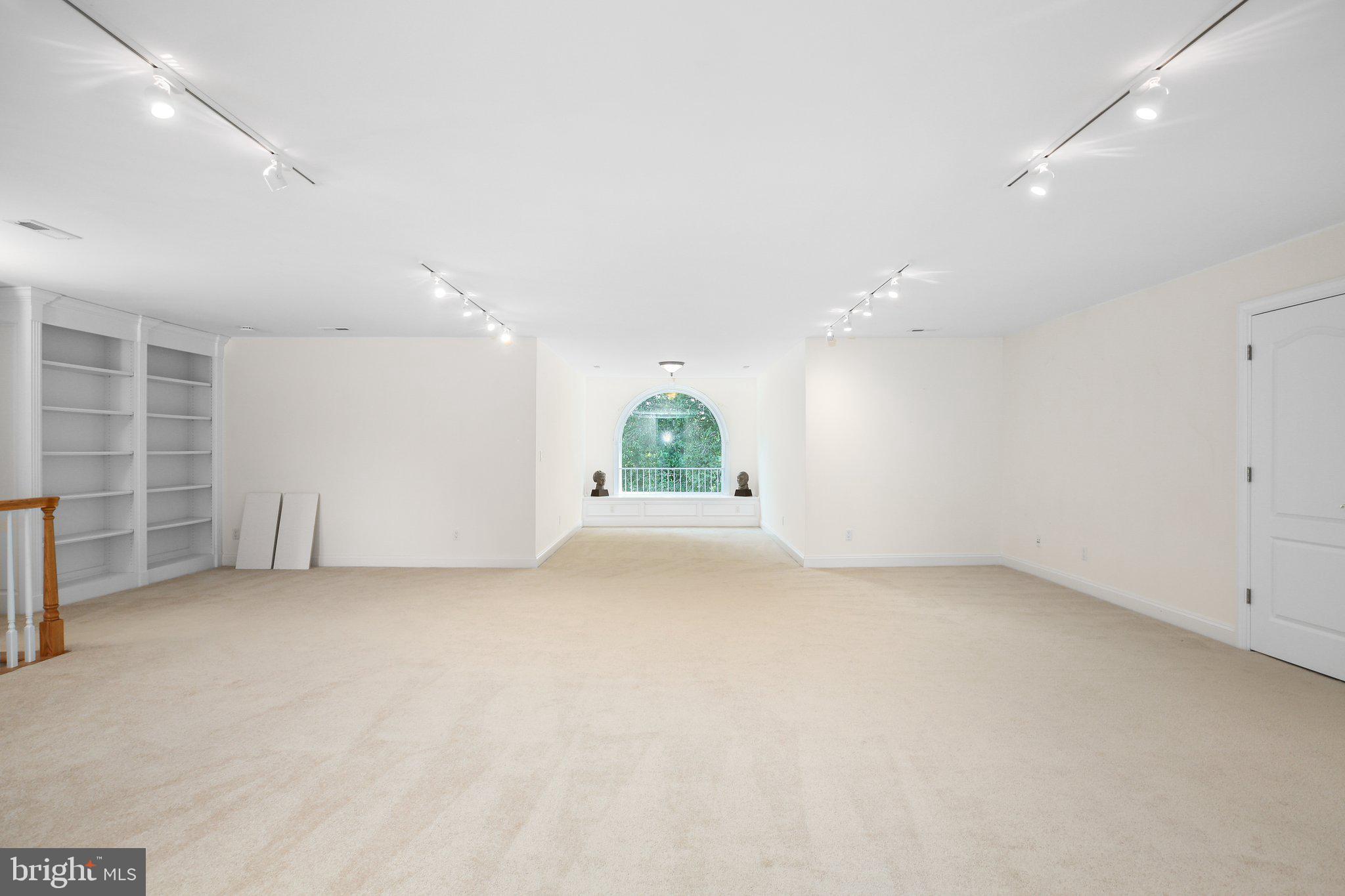 SNOW CREEK - Residential