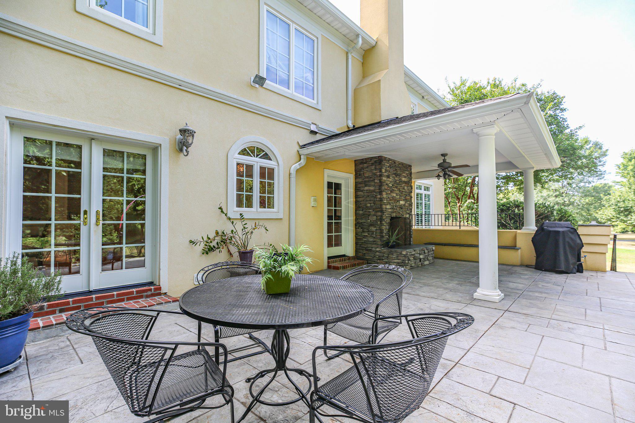 SNOW CREEK - Residential