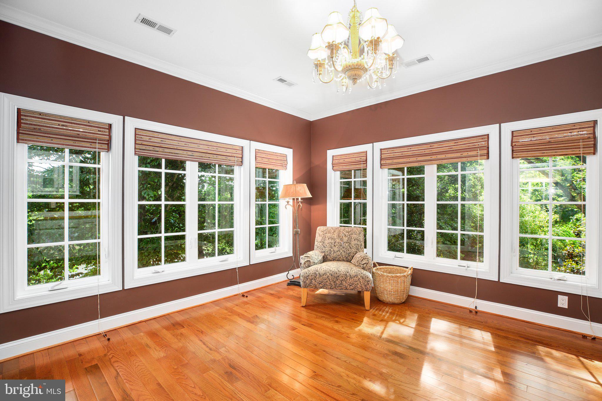 SNOW CREEK - Residential