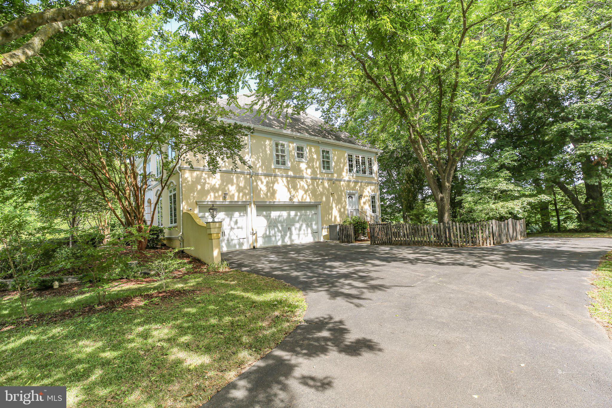 SNOW CREEK - Residential