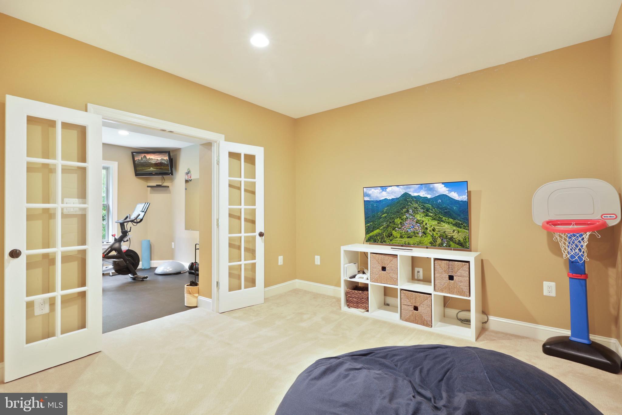 WINDSOR KNOLLS - Residential