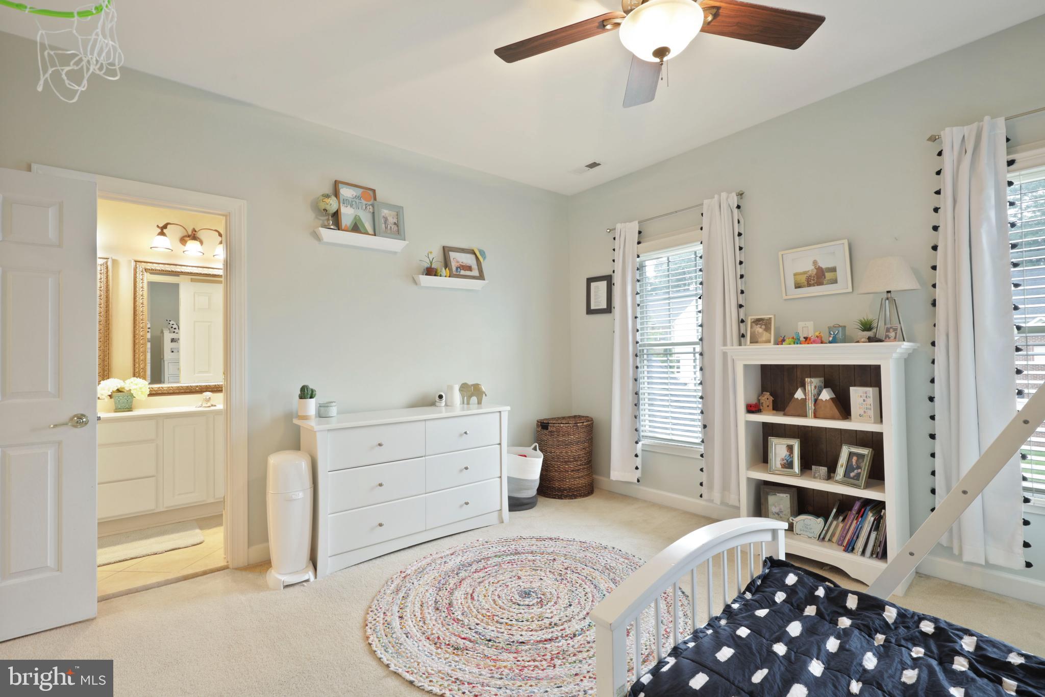 WINDSOR KNOLLS - Residential