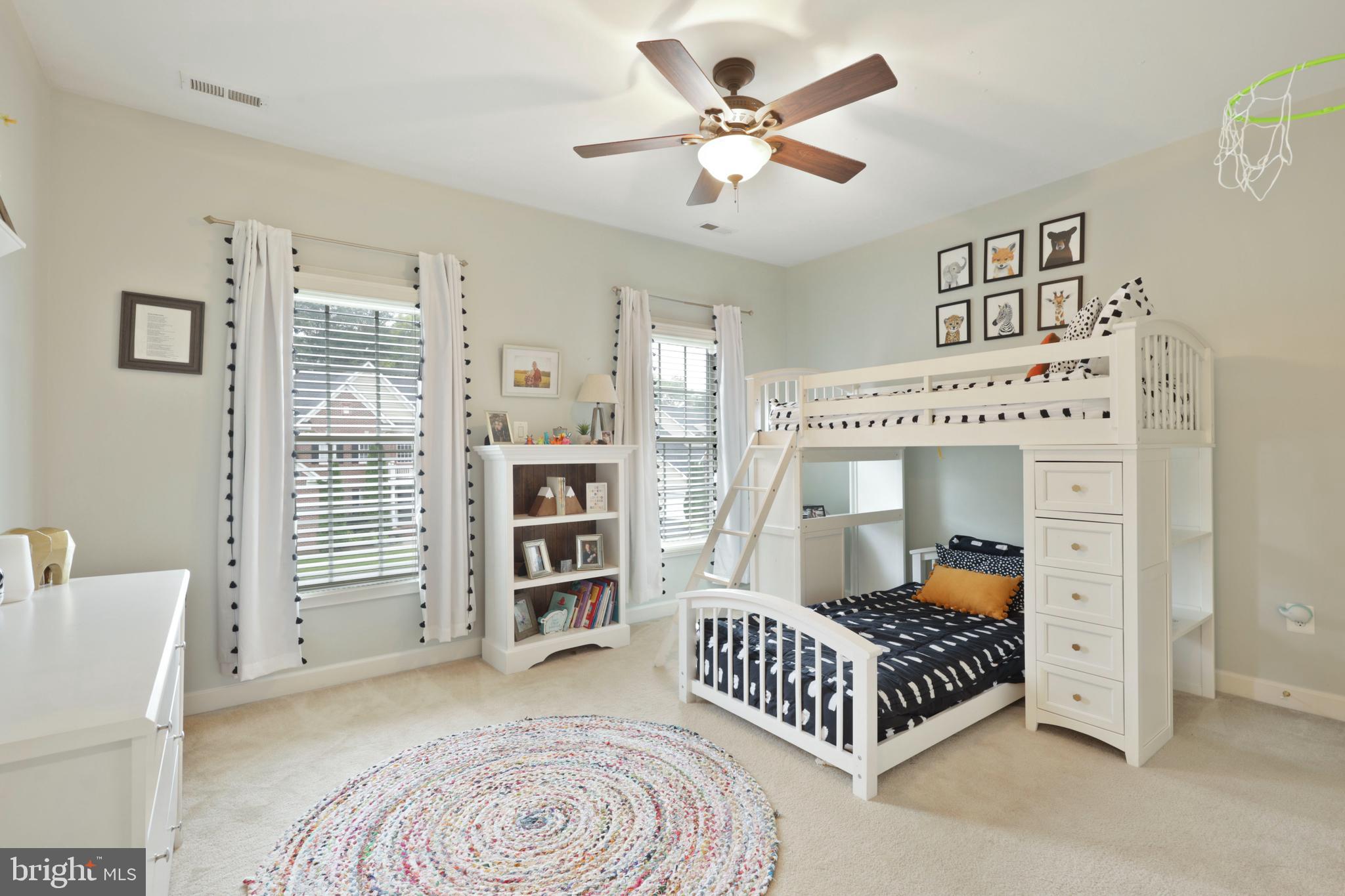 WINDSOR KNOLLS - Residential