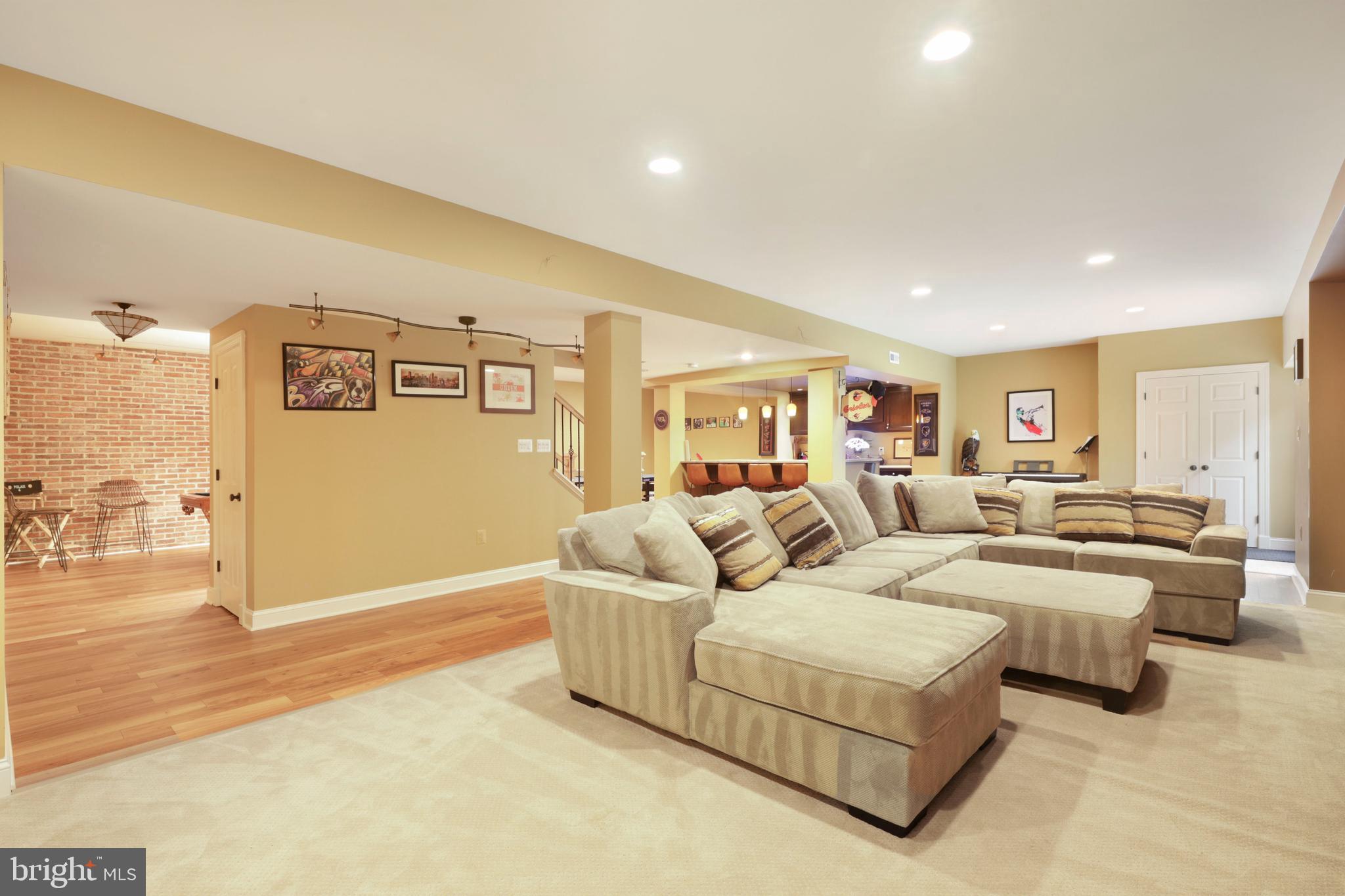 WINDSOR KNOLLS - Residential