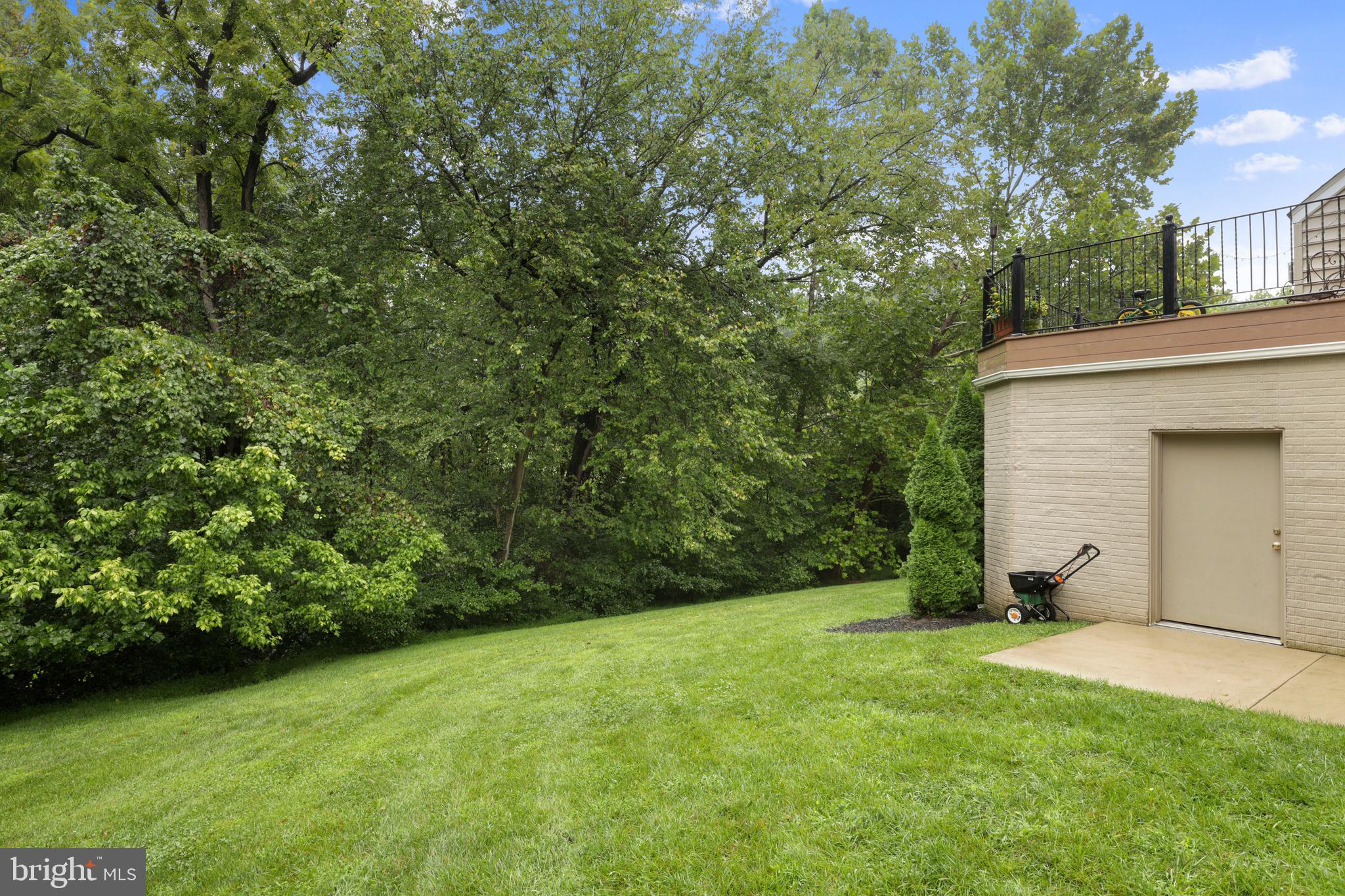 WINDSOR KNOLLS - Residential